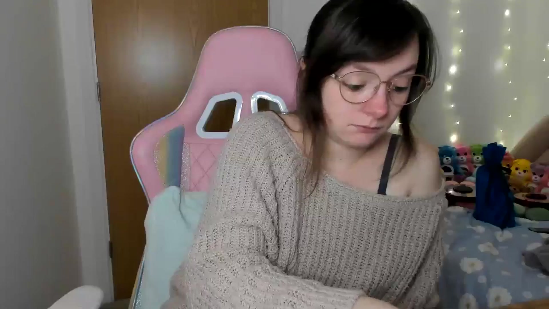 Gallery image thumbnail from JessieBear_'s myfreecams stream on, 12/20/2024, 16:20 image 20 of 20