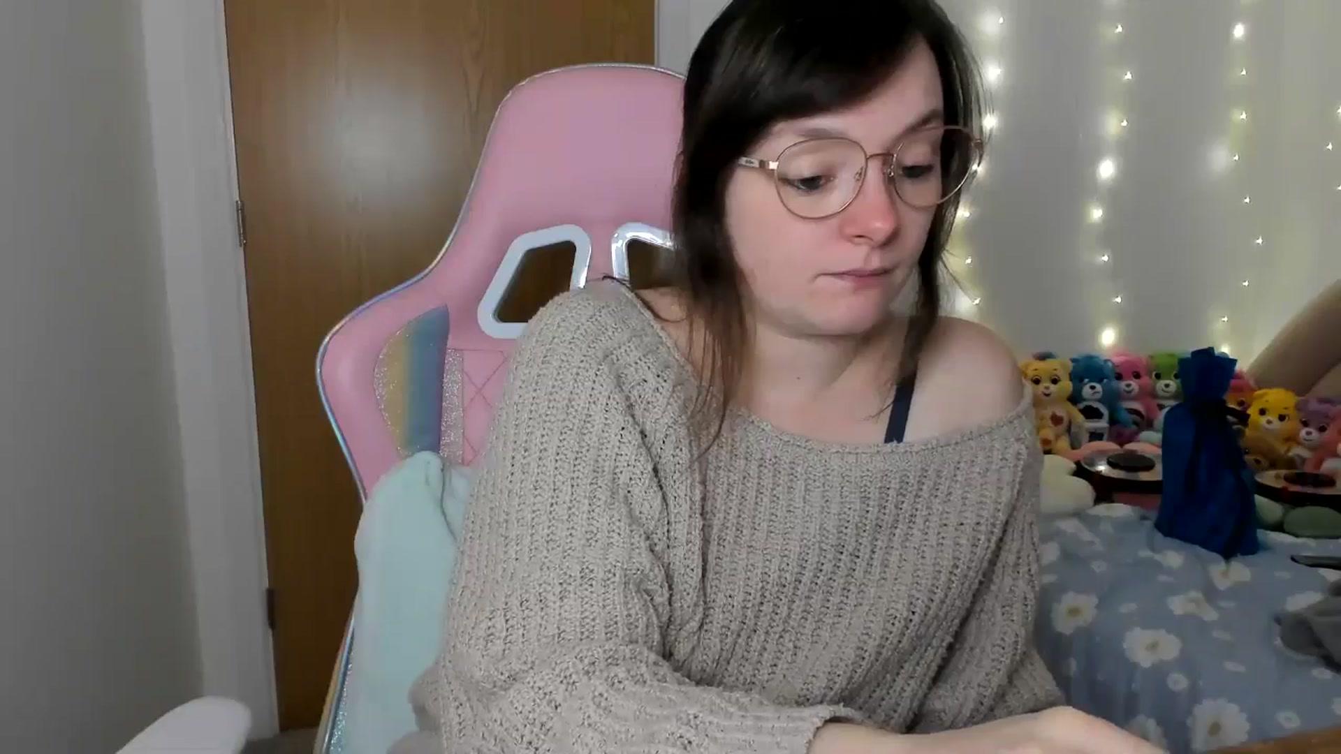 Gallery image thumbnail from JessieBear_'s myfreecams stream on, 12/20/2024, 16:20 image 13 of 20