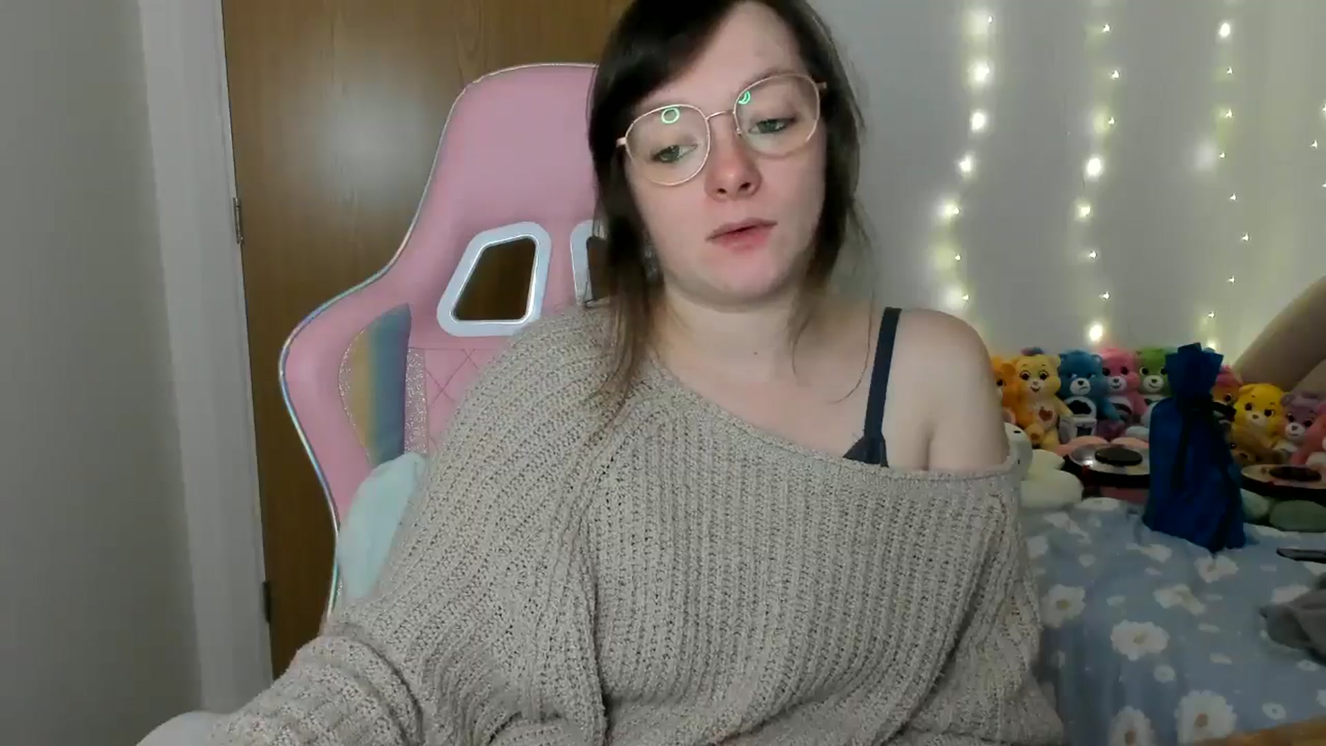 Gallery image thumbnail from JessieBear_'s myfreecams stream on, 12/20/2024, 16:20 image 9 of 20