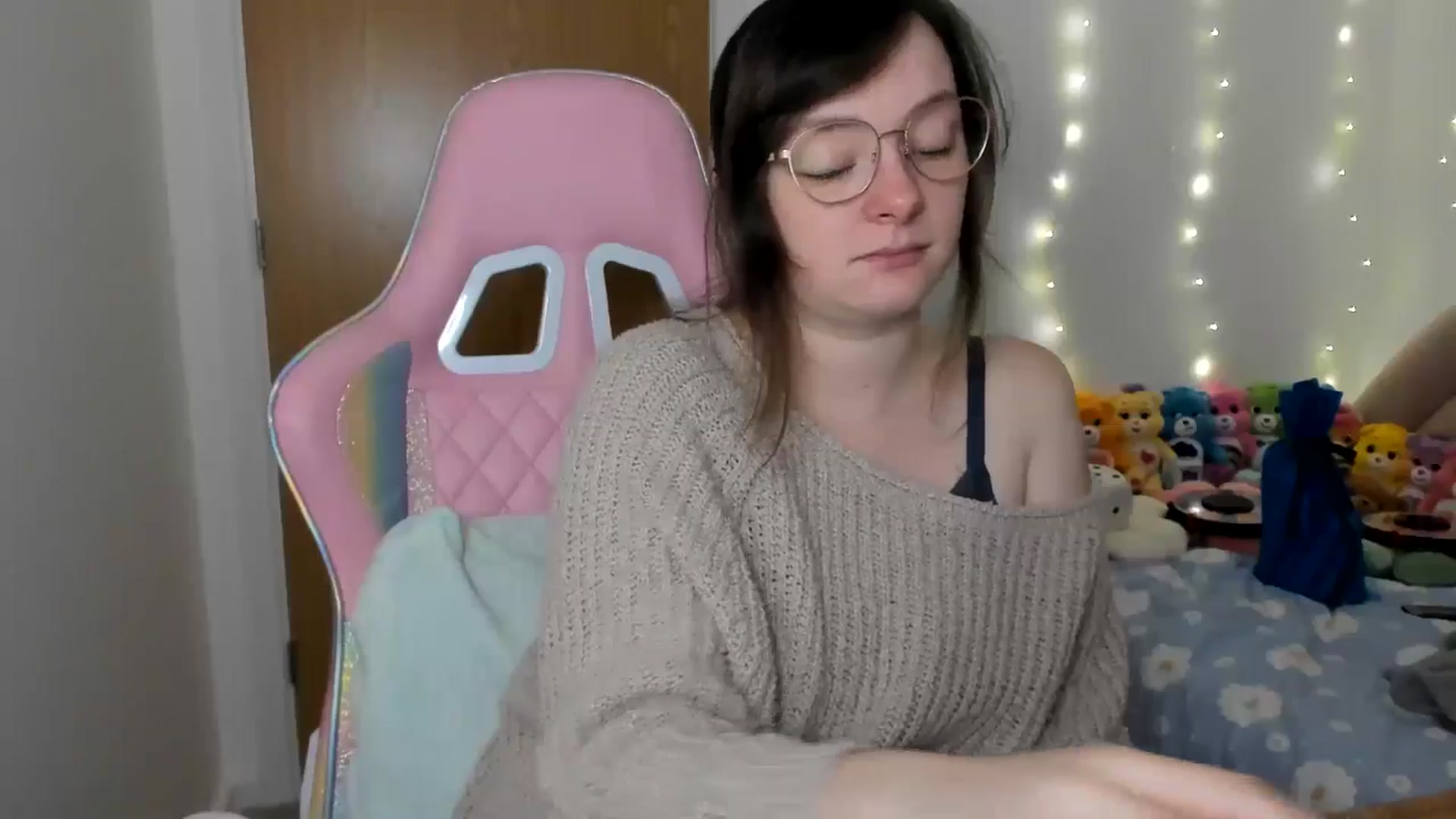 Gallery image thumbnail from JessieBear_'s myfreecams stream on, 12/20/2024, 16:20 image 8 of 20