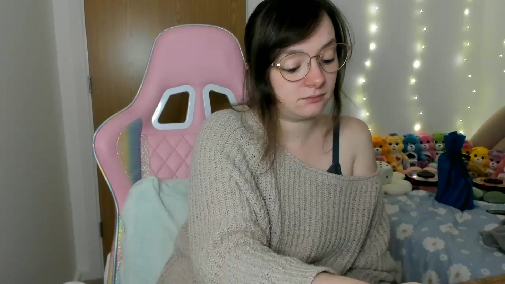 Gallery image thumbnail from JessieBear_'s myfreecams stream on, 12/20/2024, 16:20 image 7 of 20