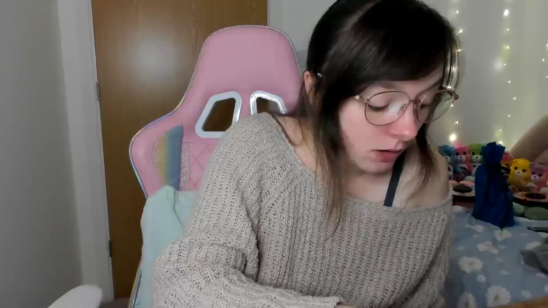 Gallery image thumbnail from JessieBear_'s myfreecams stream on, 12/20/2024, 16:20 image 18 of 20