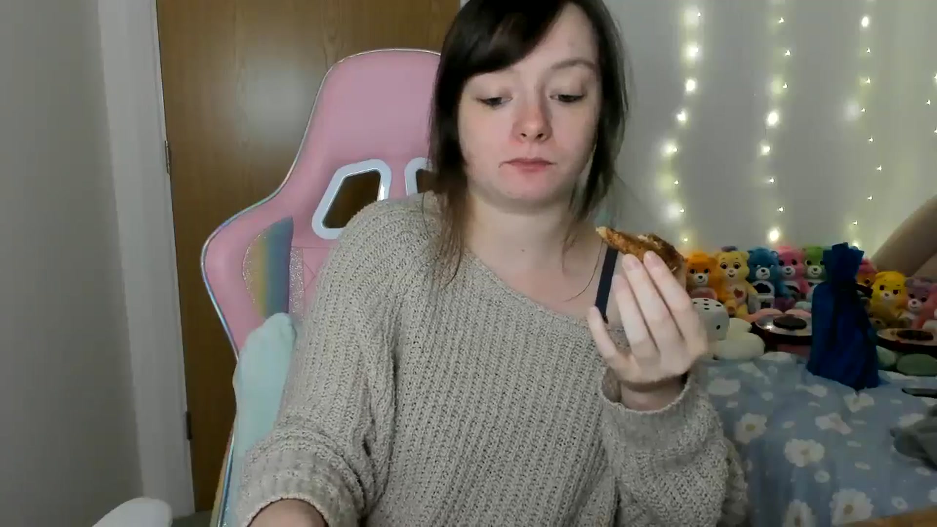 Gallery image thumbnail from JessieBear_'s myfreecams stream on, 12/20/2024, 17:13 image 18 of 20