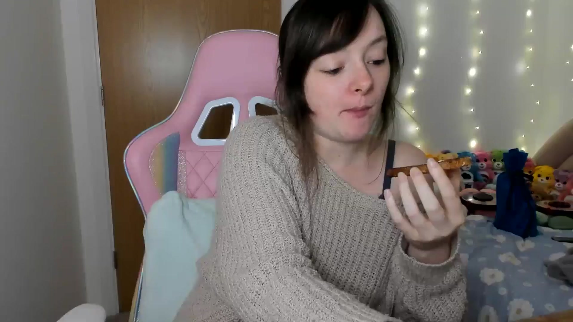 Gallery image thumbnail from JessieBear_'s myfreecams stream on, 12/20/2024, 17:13 image 16 of 20
