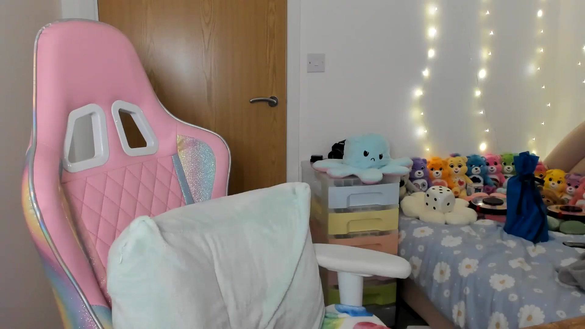 Gallery image thumbnail from JessieBear_'s myfreecams stream on, 12/20/2024, 17:13 image 9 of 20