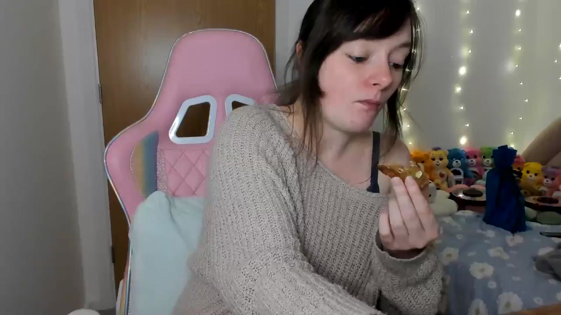 Gallery image thumbnail from JessieBear_'s myfreecams stream on, 12/20/2024, 17:13 image 12 of 20