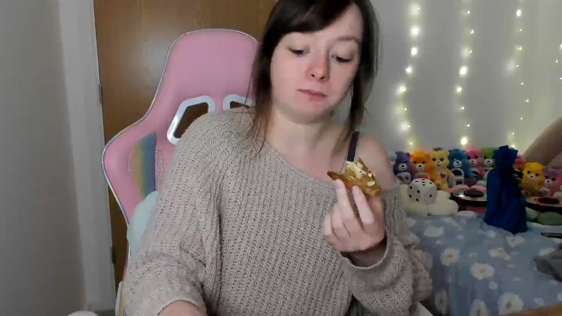 Gallery image thumbnail from JessieBear_'s myfreecams stream on, 12/20/2024, 17:13 image 11 of 20