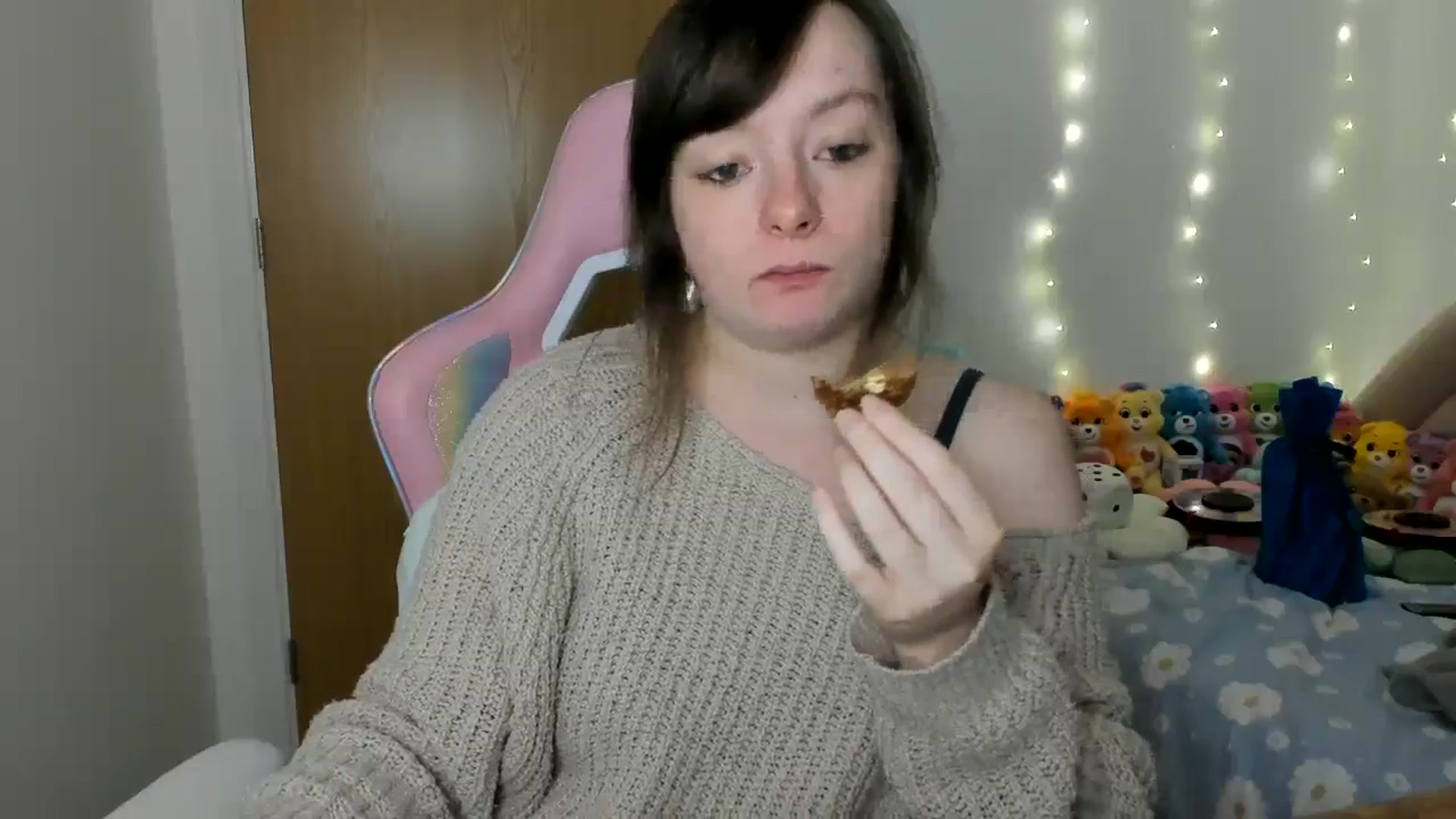 Gallery image thumbnail from JessieBear_'s myfreecams stream on, 12/20/2024, 17:13 image 19 of 20