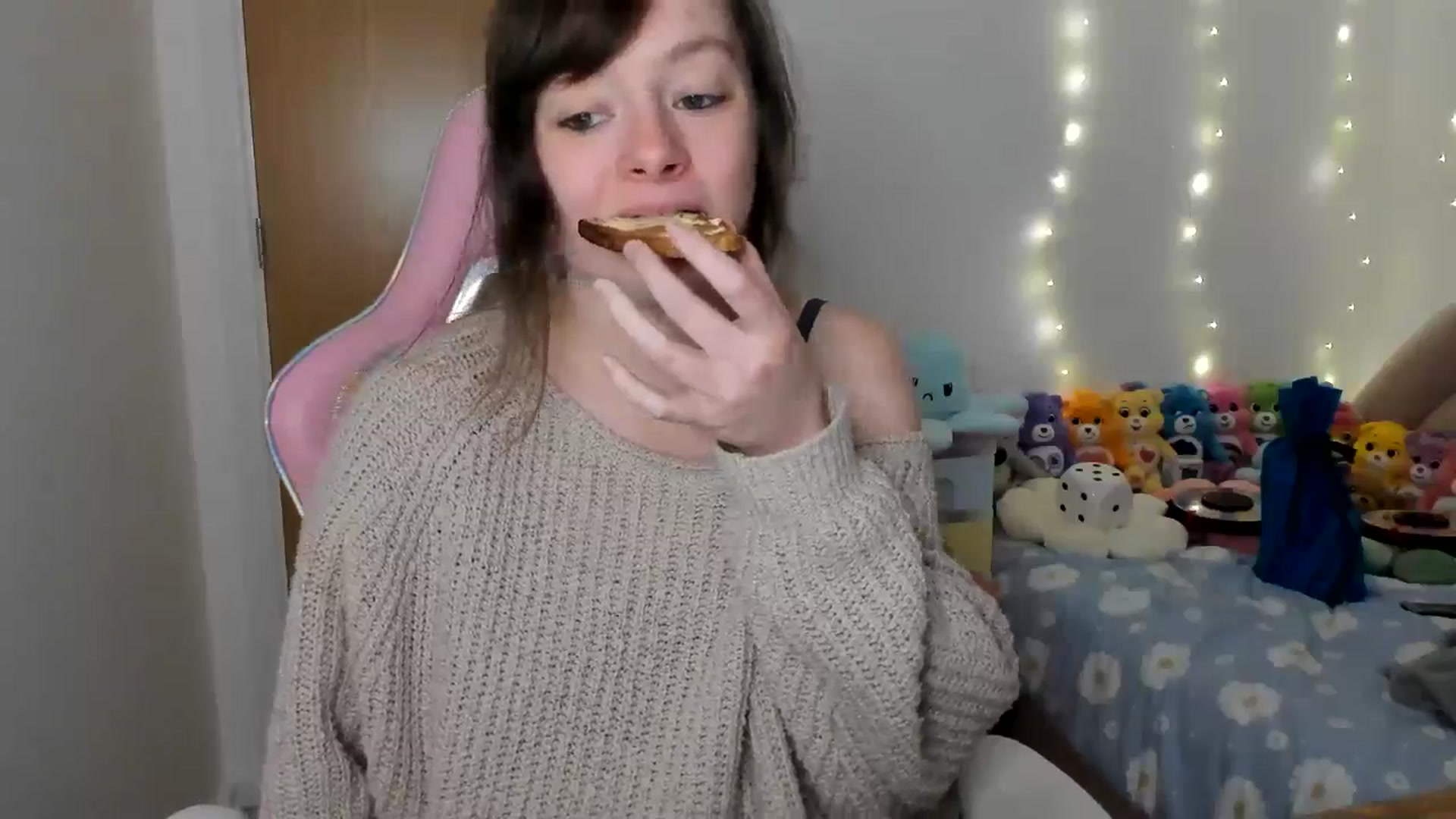 Gallery image thumbnail from JessieBear_'s myfreecams stream on, 12/20/2024, 17:13 image 10 of 20