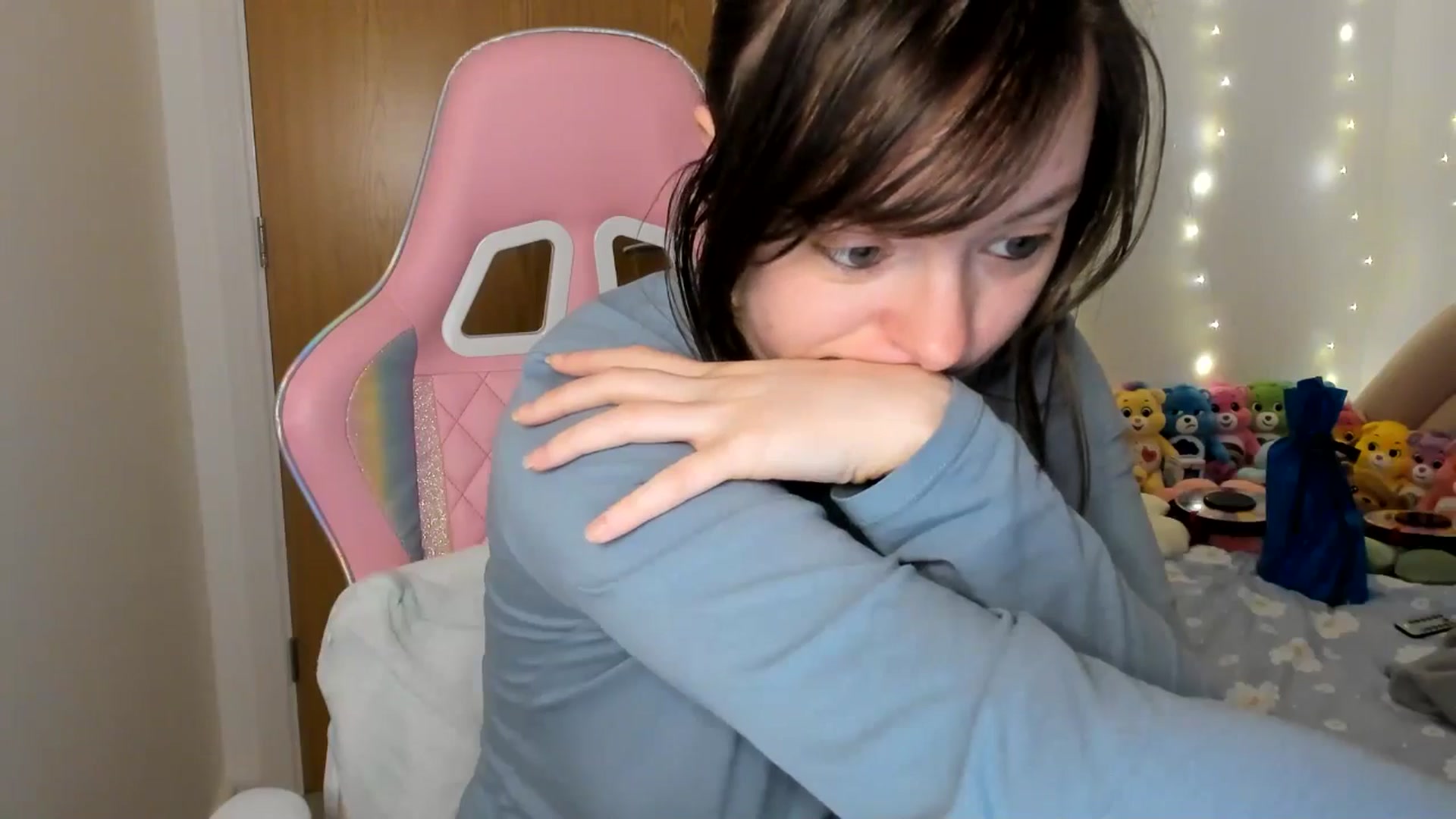 Gallery image thumbnail from JessieBear_'s myfreecams stream on, 12/23/2024, 16:49 image 19 of 20