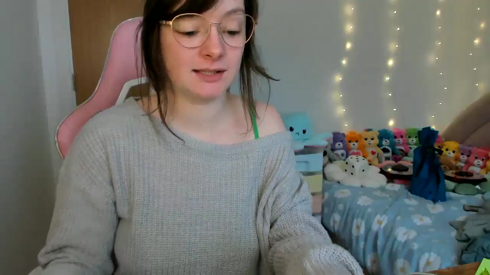 Gallery image thumbnail from JessieBear_'s myfreecams stream on, 12/24/2024, 15:04 image 11 of 20