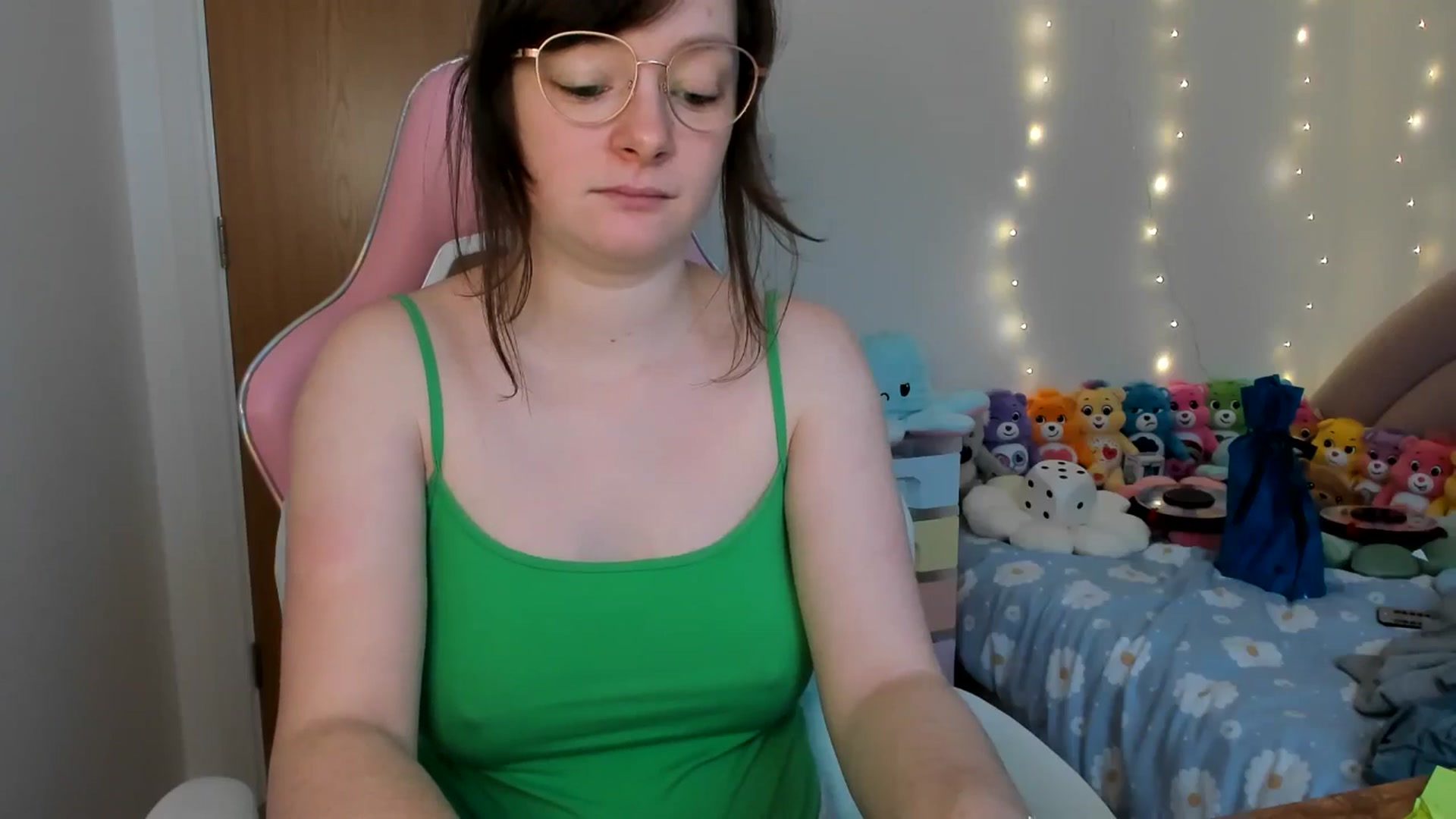 Gallery image thumbnail from JessieBear_'s myfreecams stream on, 12/24/2024, 15:04 image 2 of 20