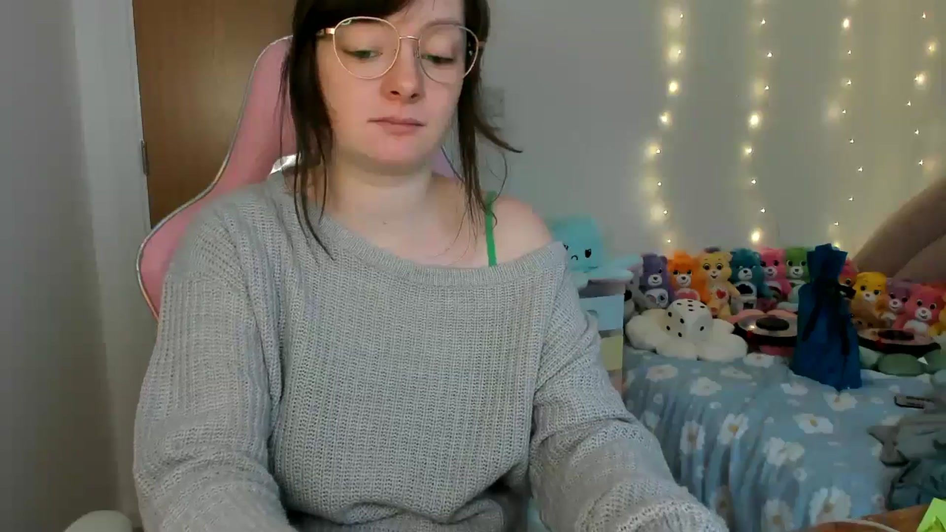 Gallery image thumbnail from JessieBear_'s myfreecams stream on, 12/24/2024, 15:04 image 16 of 20