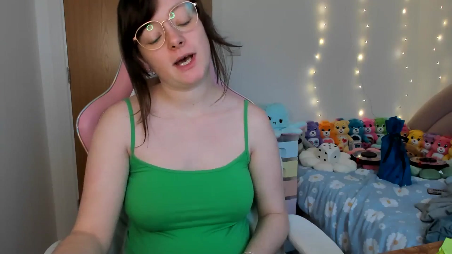 Gallery image thumbnail from JessieBear_'s myfreecams stream on, 12/24/2024, 15:04 image 4 of 20
