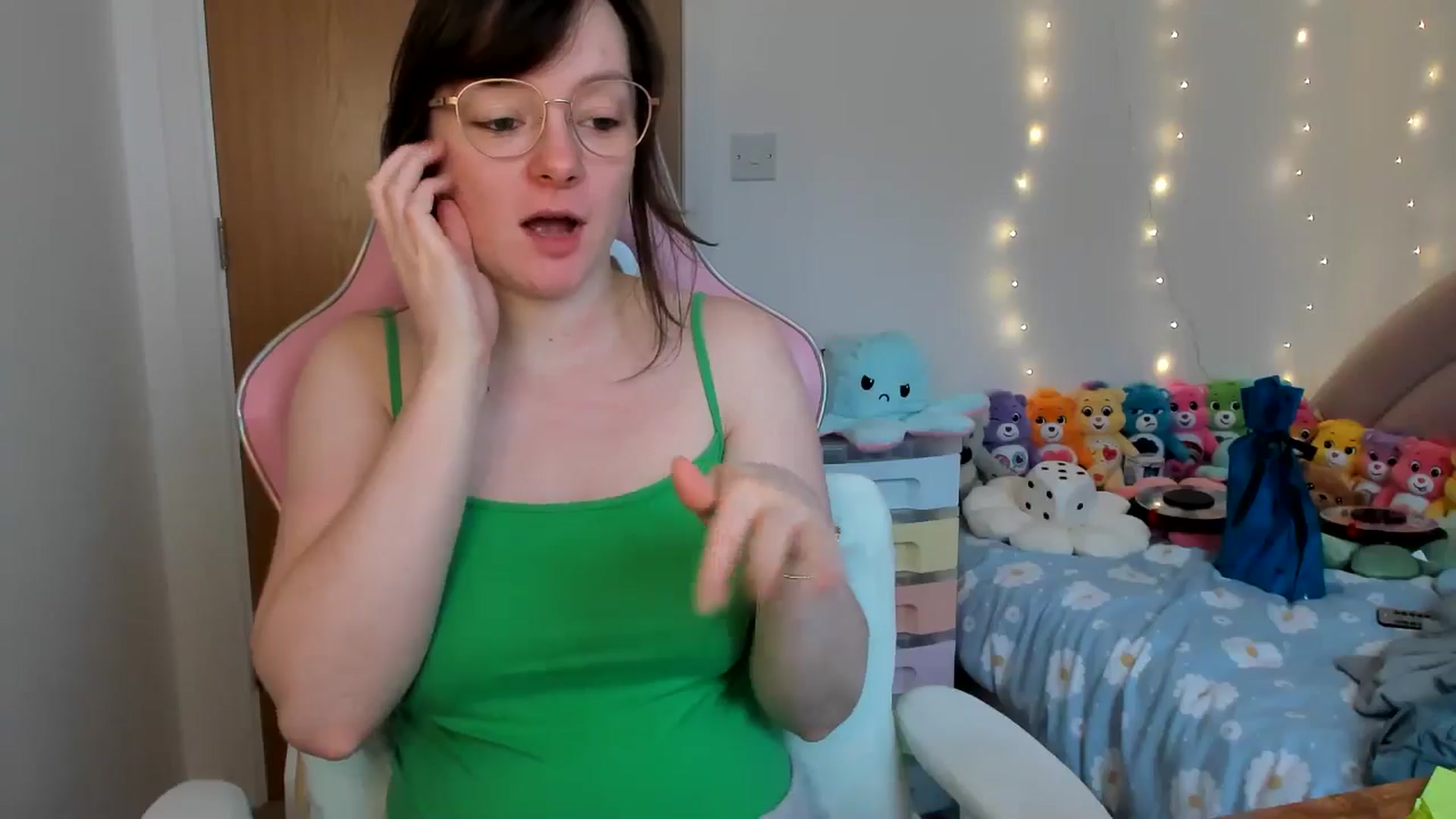 Gallery image thumbnail from JessieBear_'s myfreecams stream on, 12/24/2024, 15:04 image 6 of 20