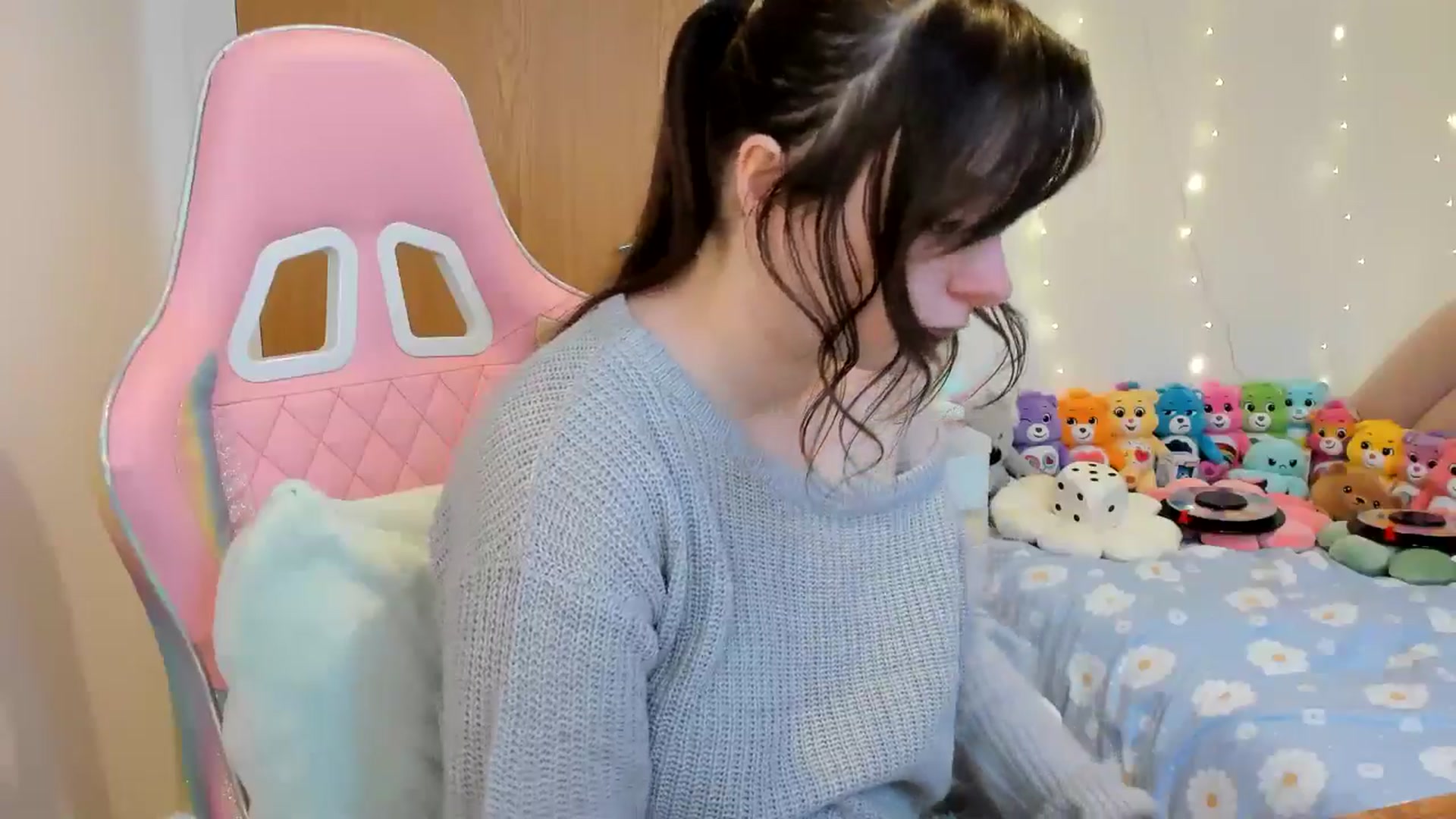 Gallery image thumbnail from JessieBear_'s myfreecams stream on, 12/30/2024, 14:34 image 17 of 20