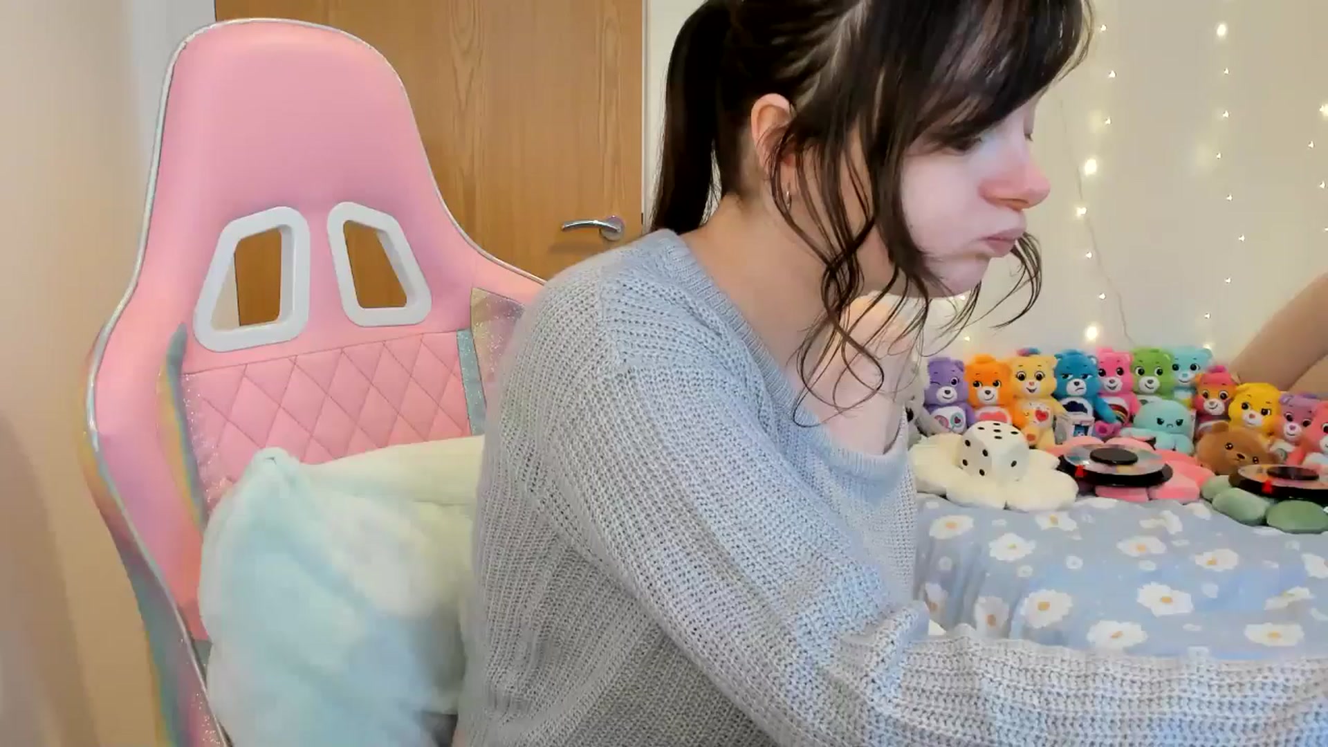 Gallery image thumbnail from JessieBear_'s myfreecams stream on, 12/30/2024, 14:34 image 12 of 20