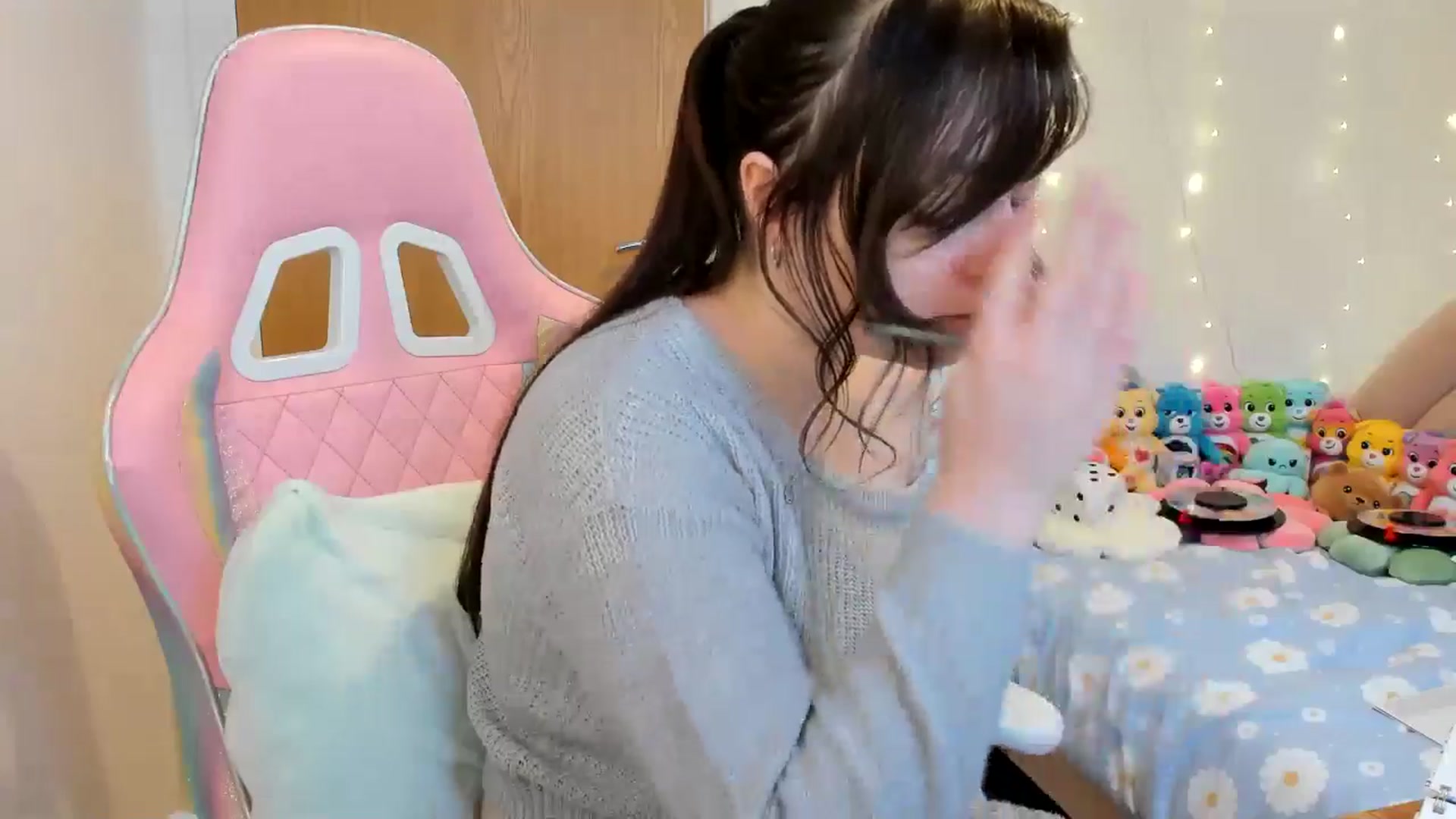 Gallery image thumbnail from JessieBear_'s myfreecams stream on, 12/30/2024, 14:34 image 18 of 20
