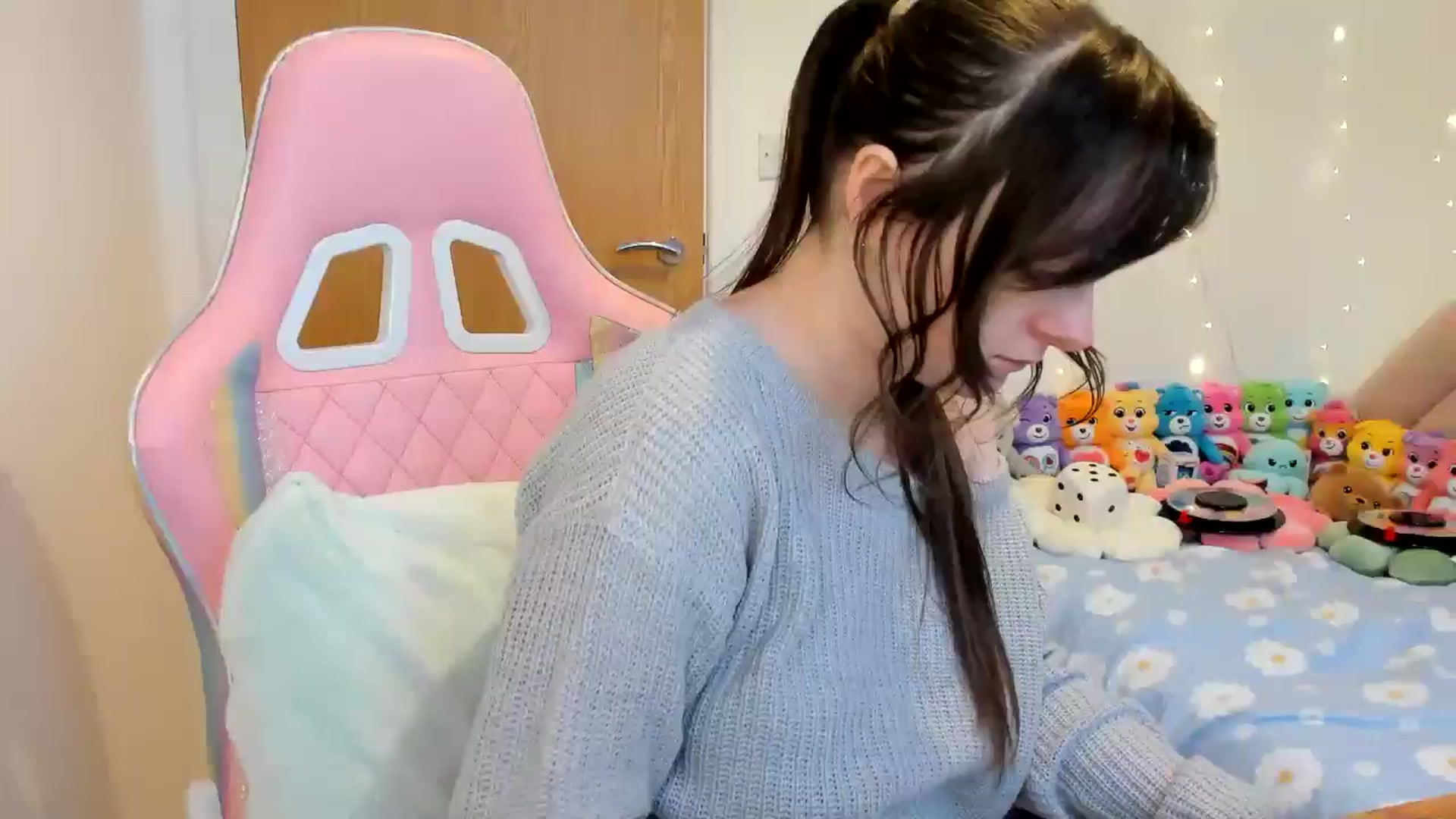 Gallery image thumbnail from JessieBear_'s myfreecams stream on, 12/30/2024, 14:34 image 10 of 20