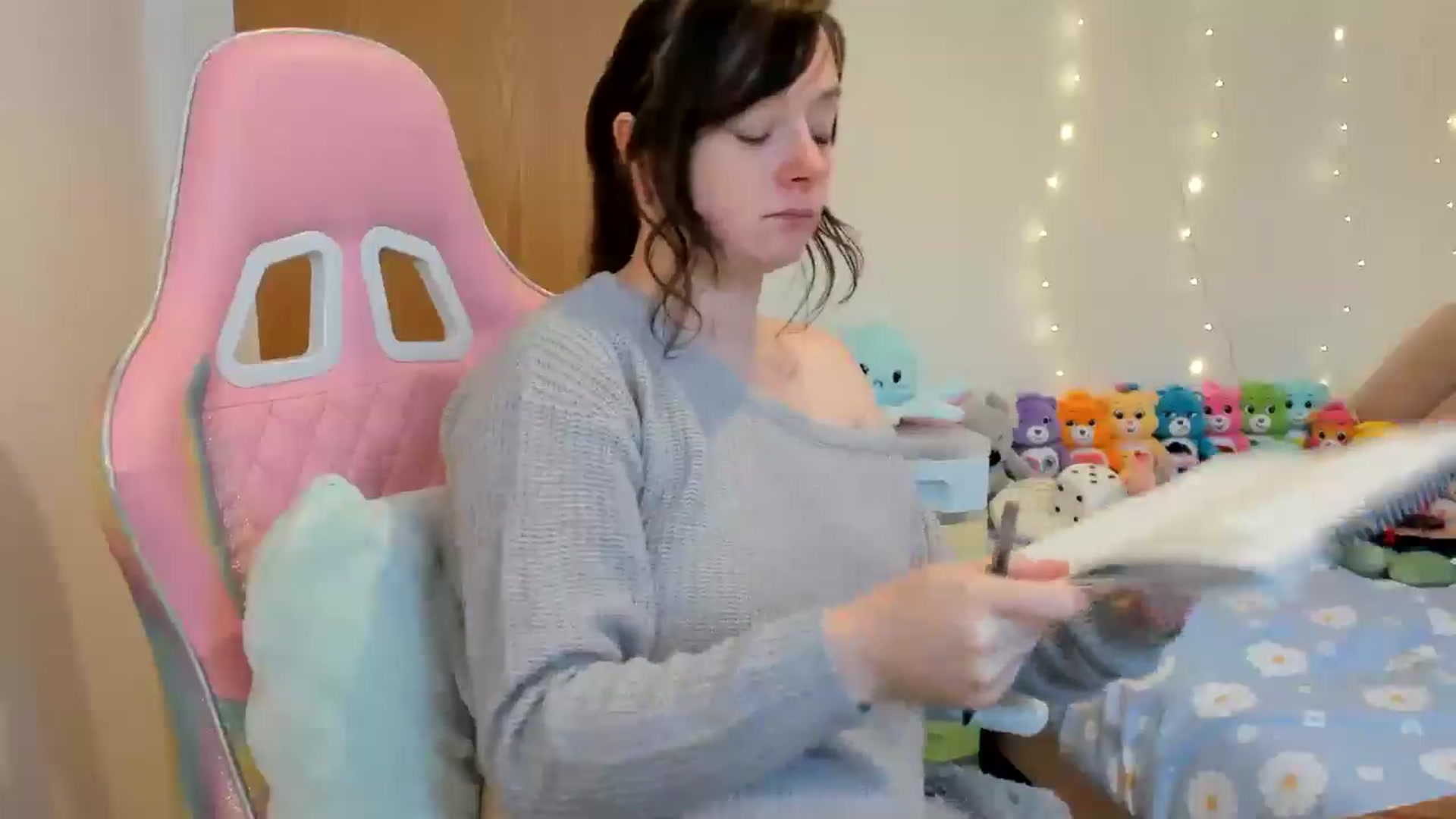 Gallery image thumbnail from JessieBear_'s myfreecams stream on, 12/30/2024, 14:34 image 15 of 20