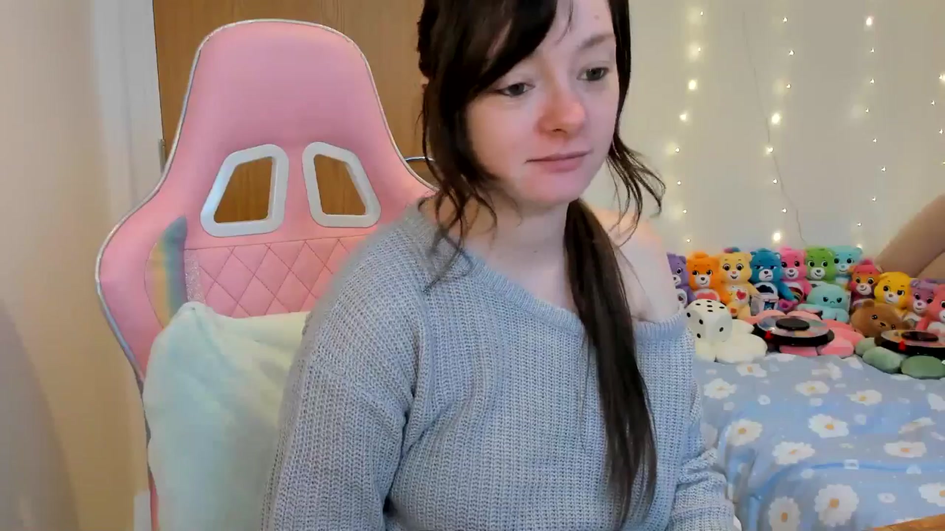 Gallery image thumbnail from JessieBear_'s myfreecams stream on, 12/30/2024, 14:34 image 9 of 20