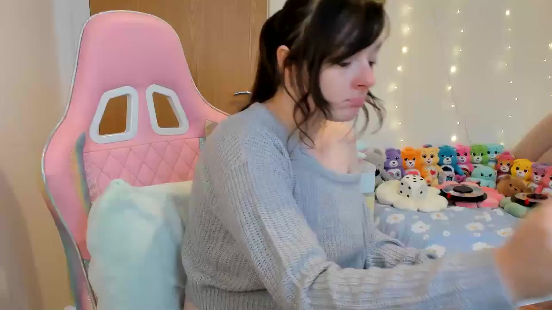 Gallery image thumbnail from JessieBear_'s myfreecams stream on, 12/30/2024, 14:34 image 16 of 20
