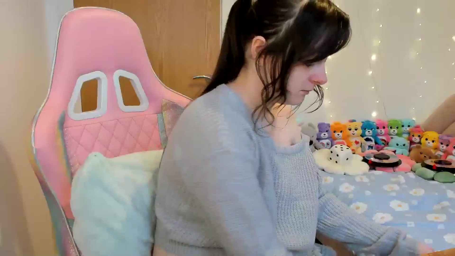 Gallery image thumbnail from JessieBear_'s myfreecams stream on, 12/30/2024, 14:34 image 13 of 20