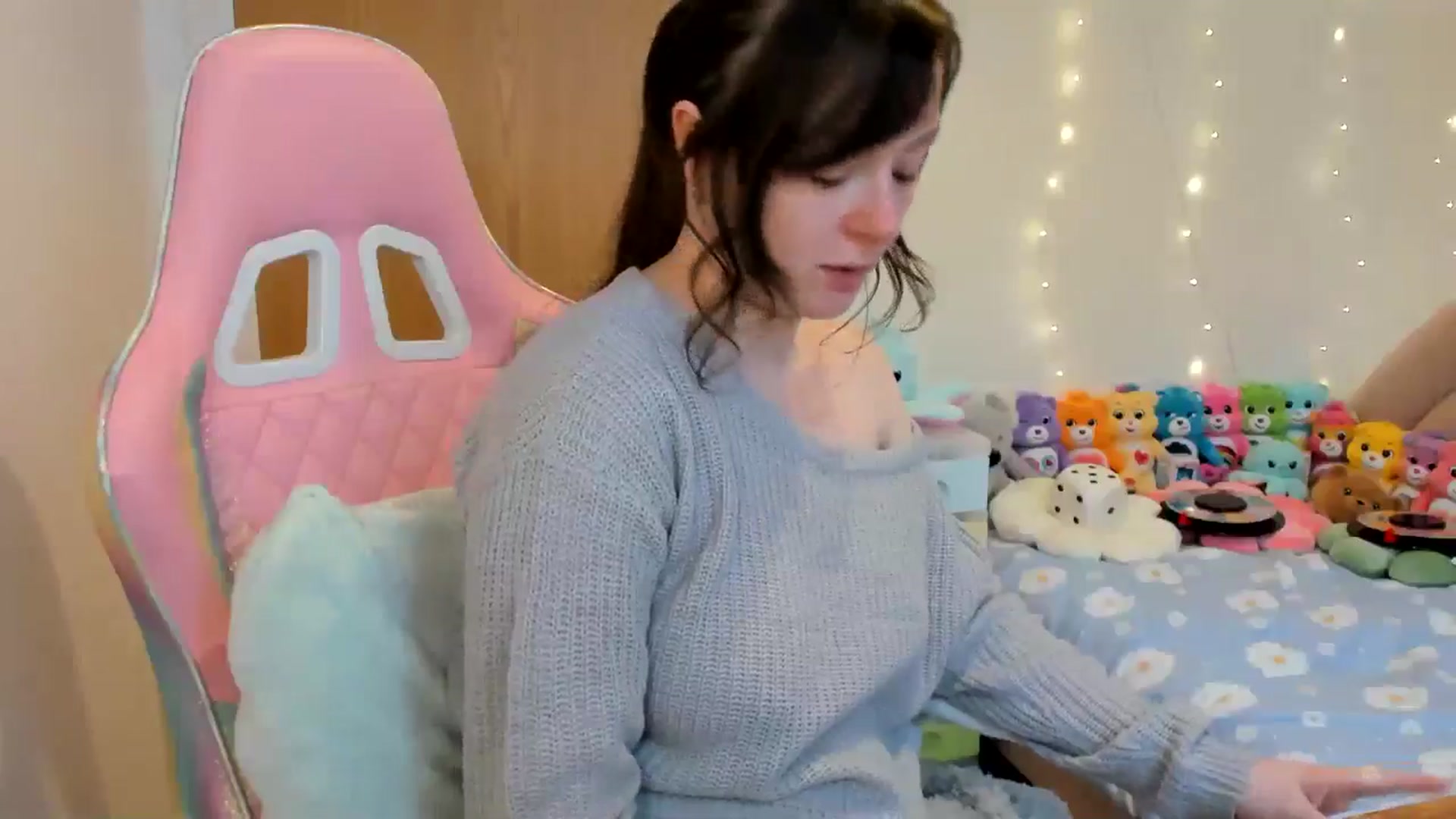 Gallery image thumbnail from JessieBear_'s myfreecams stream on, 12/30/2024, 14:34 image 14 of 20