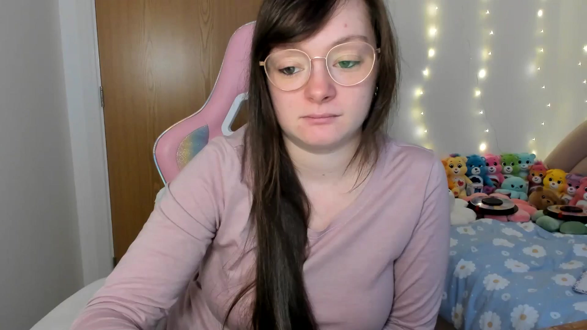 Gallery image thumbnail from JessieBear_'s myfreecams stream on, 12/31/2024, 15:54 image 16 of 20