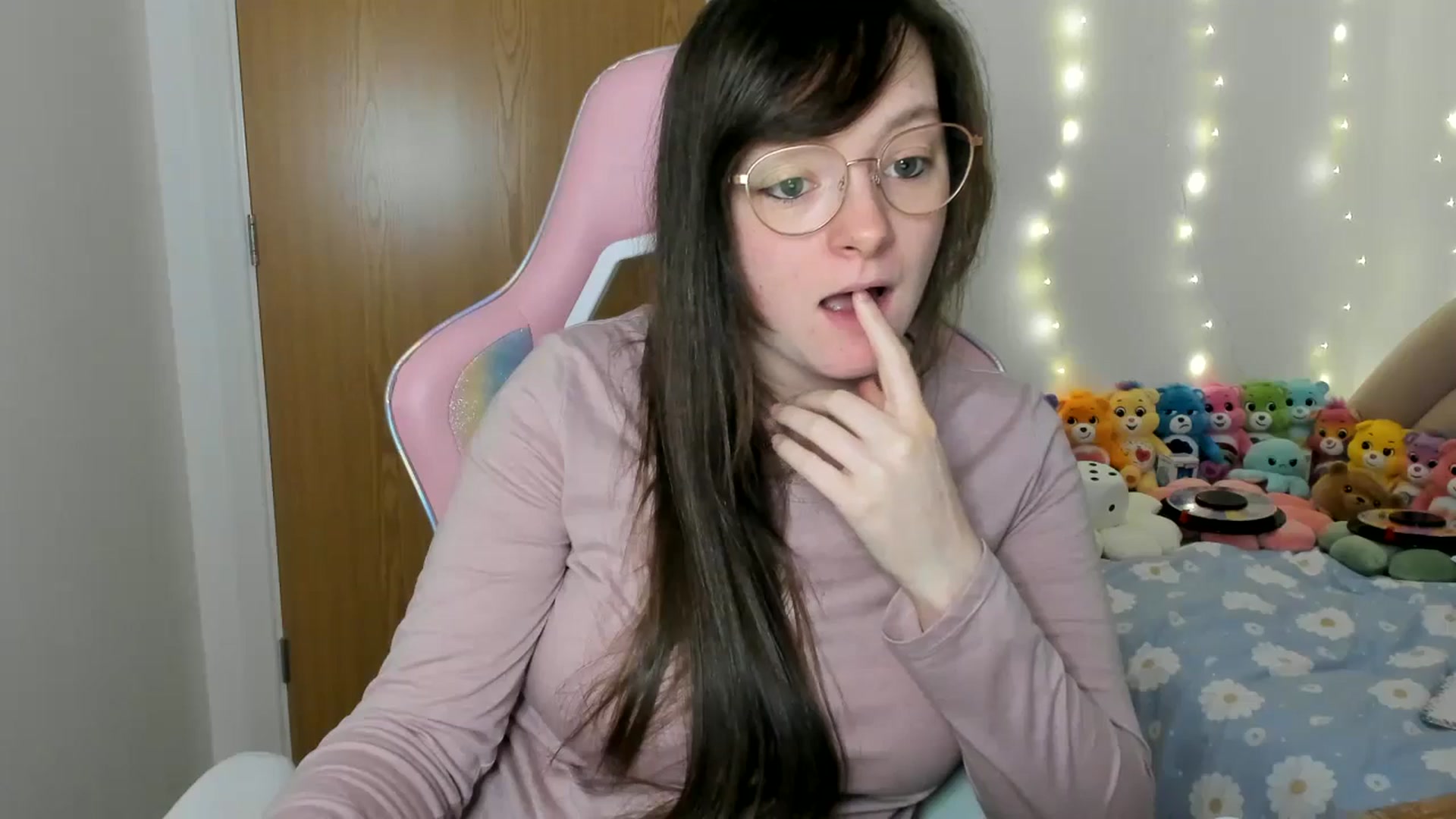 Gallery image thumbnail from JessieBear_'s myfreecams stream on, 12/31/2024, 16:24 image 5 of 20