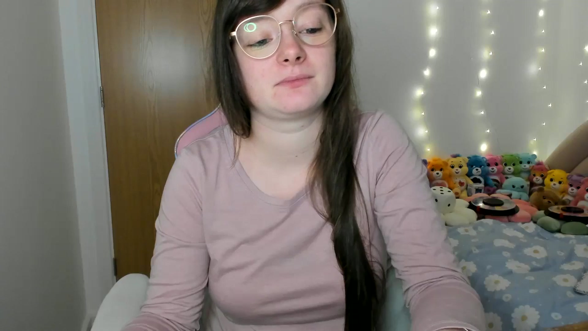 Gallery image thumbnail from JessieBear_'s myfreecams stream on, 12/31/2024, 16:24 image 12 of 20