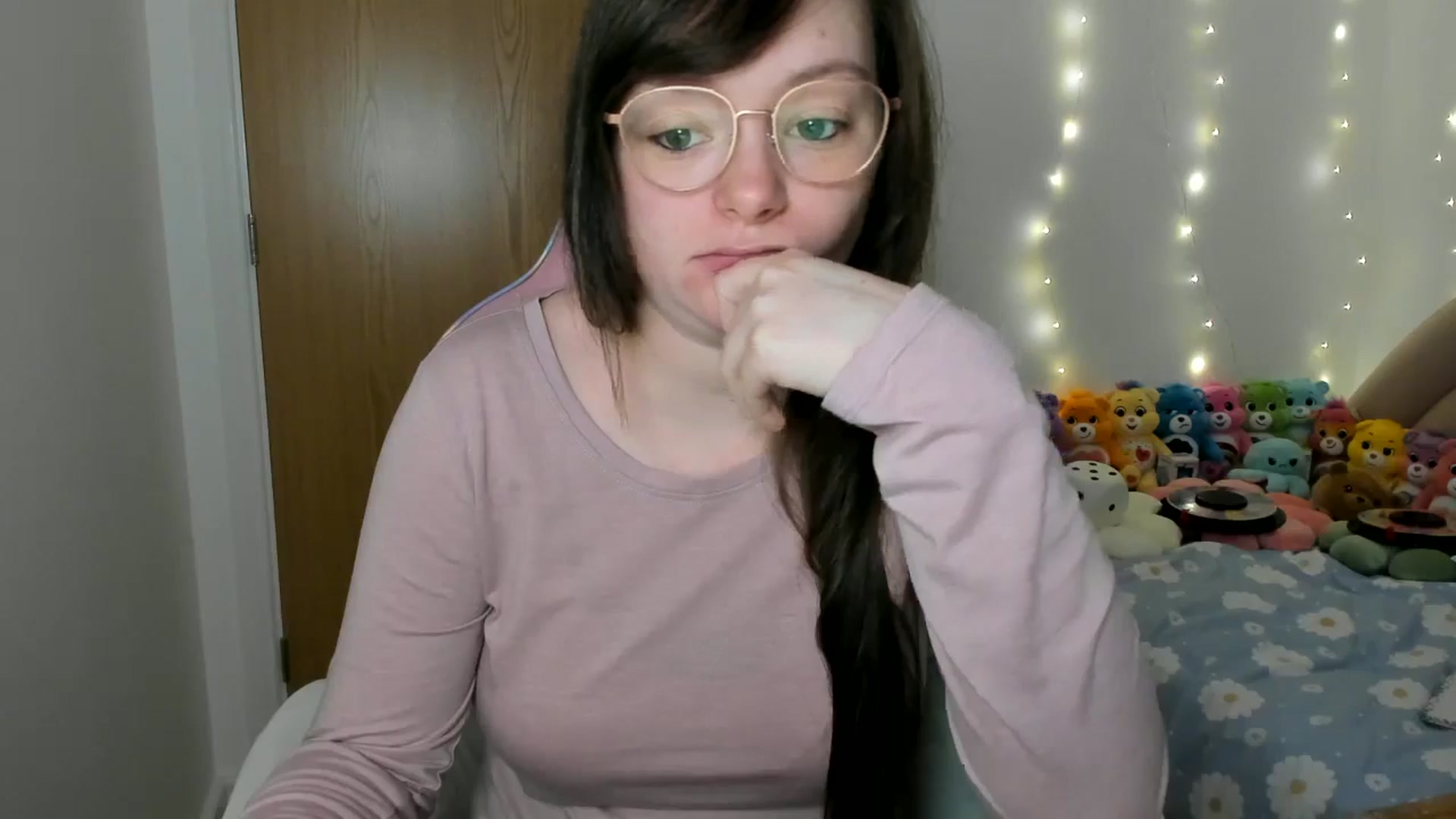 Gallery image thumbnail from JessieBear_'s myfreecams stream on, 12/31/2024, 16:24 image 8 of 20