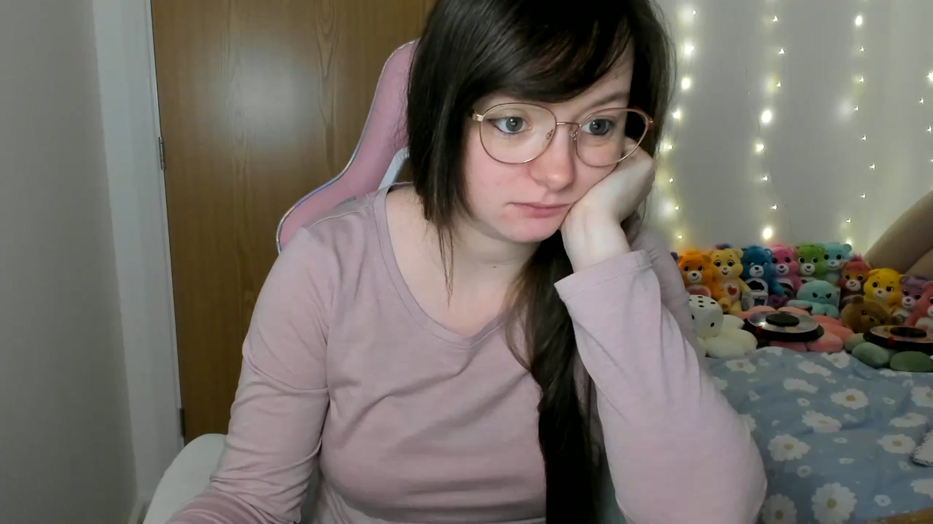 Gallery image thumbnail from JessieBear_'s myfreecams stream on, 12/31/2024, 16:24 image 11 of 20