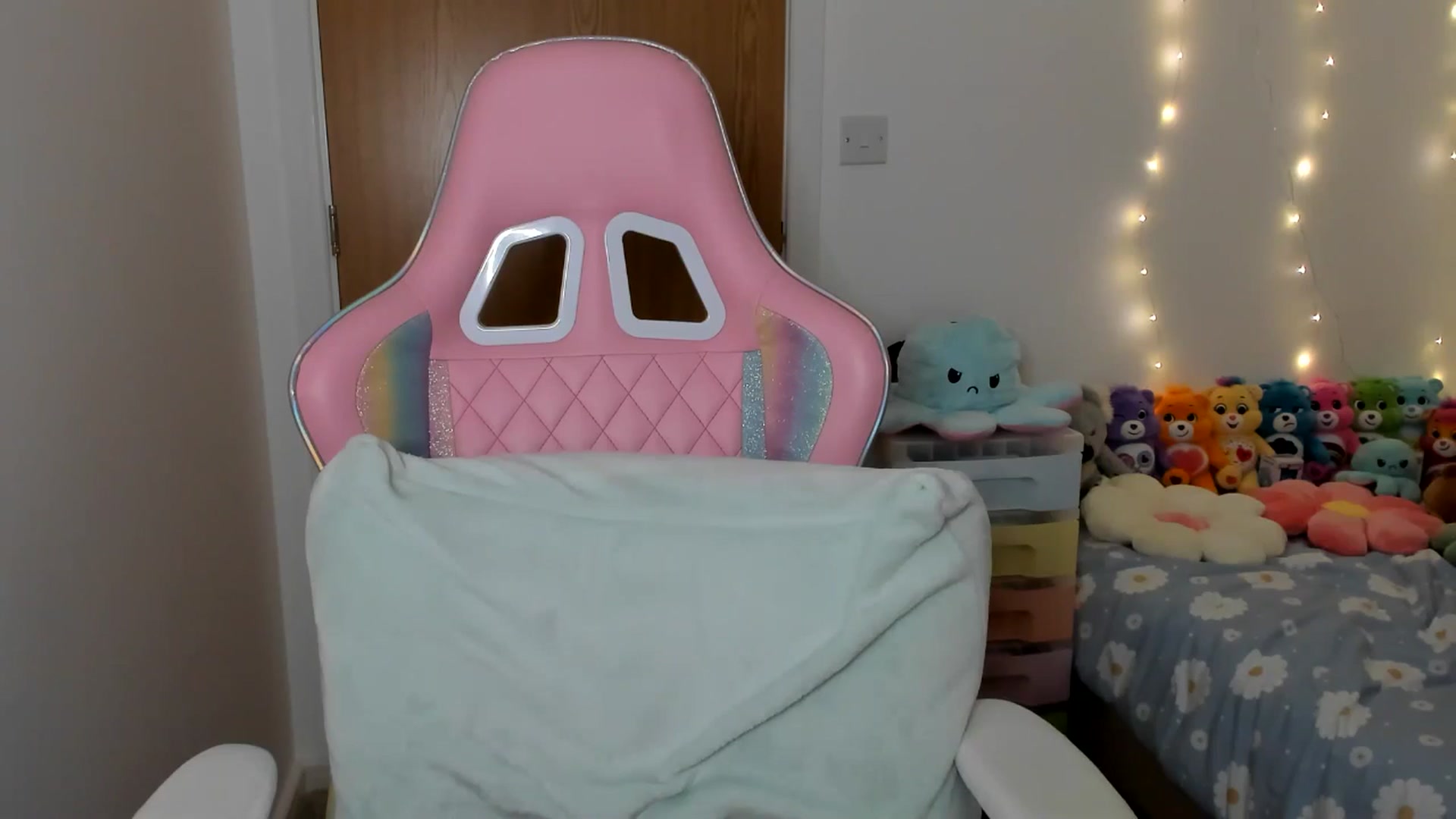 Gallery image thumbnail from JessieBear_'s myfreecams stream on, 01/02/2025, 18:13 image 10 of 20