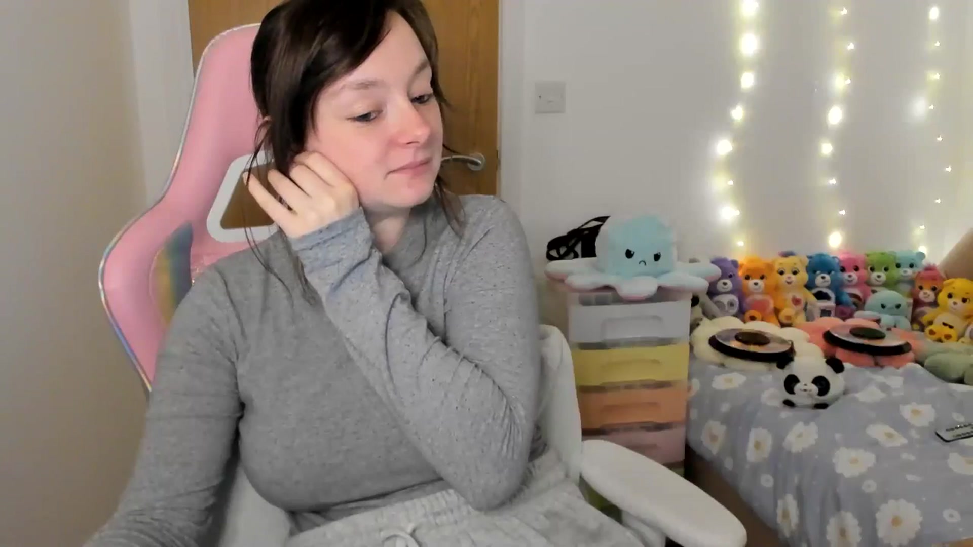Gallery image thumbnail from JessieBear_'s myfreecams stream on, 01/03/2025, 18:03 image 19 of 20