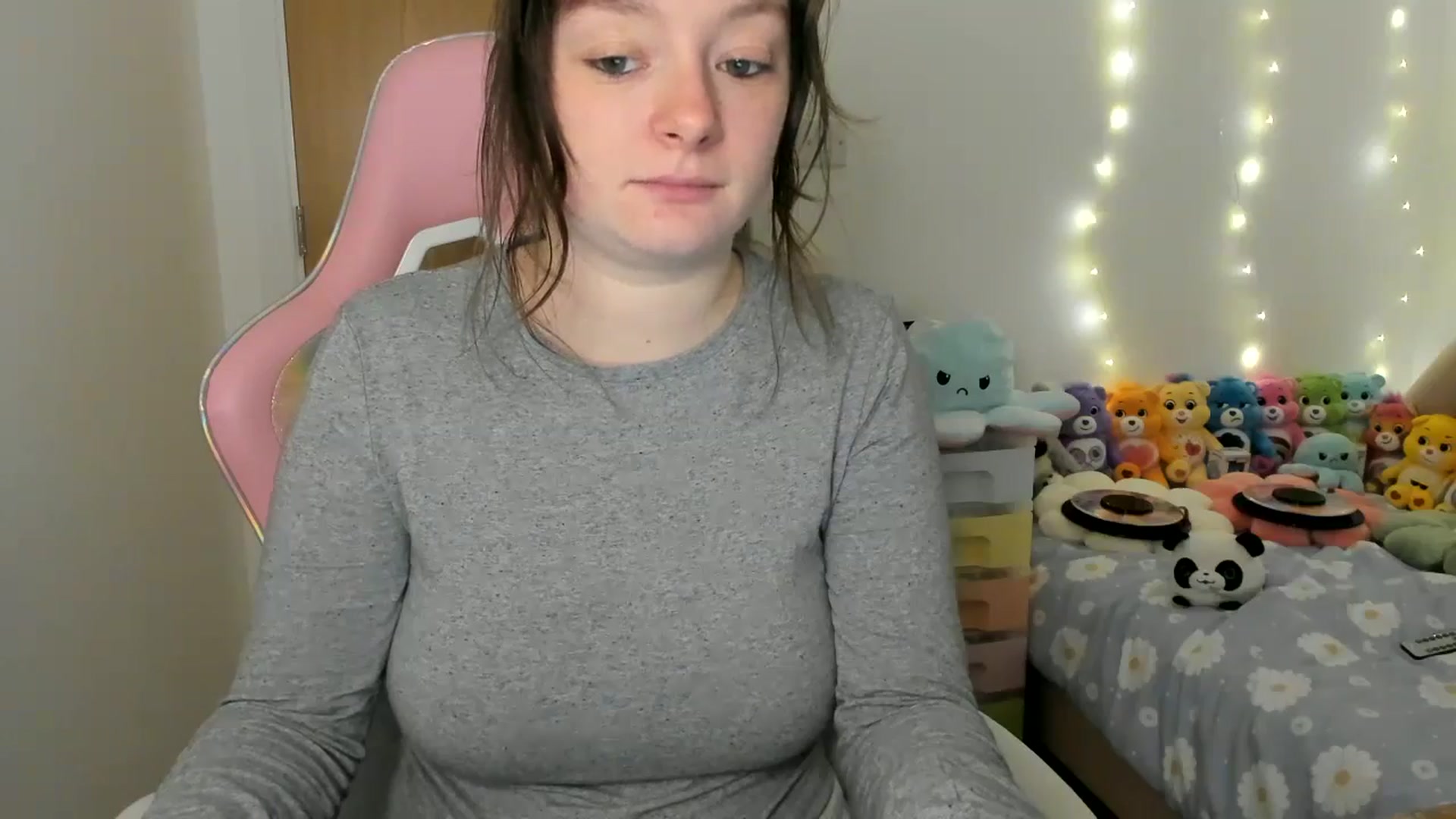 Gallery image thumbnail from JessieBear_'s myfreecams stream on, 01/03/2025, 18:03 image 16 of 20