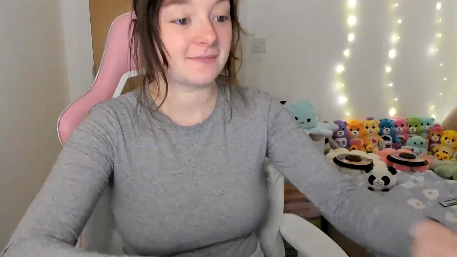 Gallery image thumbnail from JessieBear_'s myfreecams stream on, 01/03/2025, 18:03 image 17 of 20