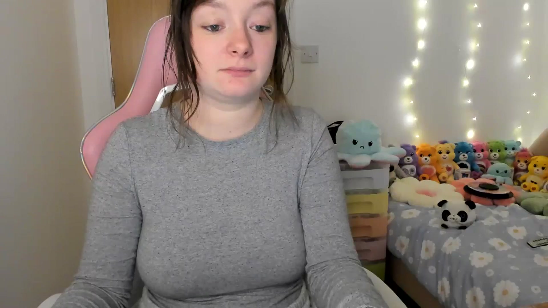 Gallery image thumbnail from JessieBear_'s myfreecams stream on, 01/03/2025, 18:03 image 20 of 20