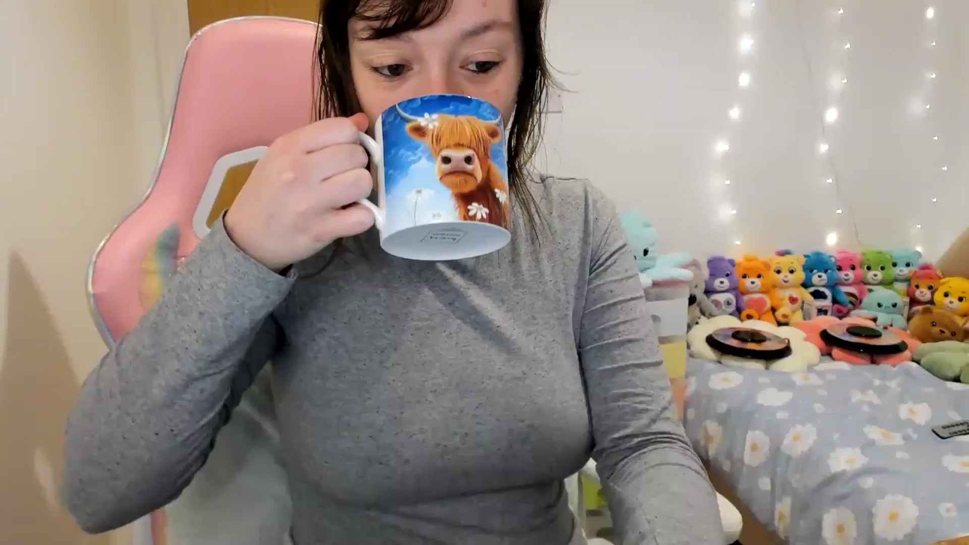 Gallery image thumbnail from JessieBear_'s myfreecams stream on, 01/03/2025, 18:03 image 1 of 20