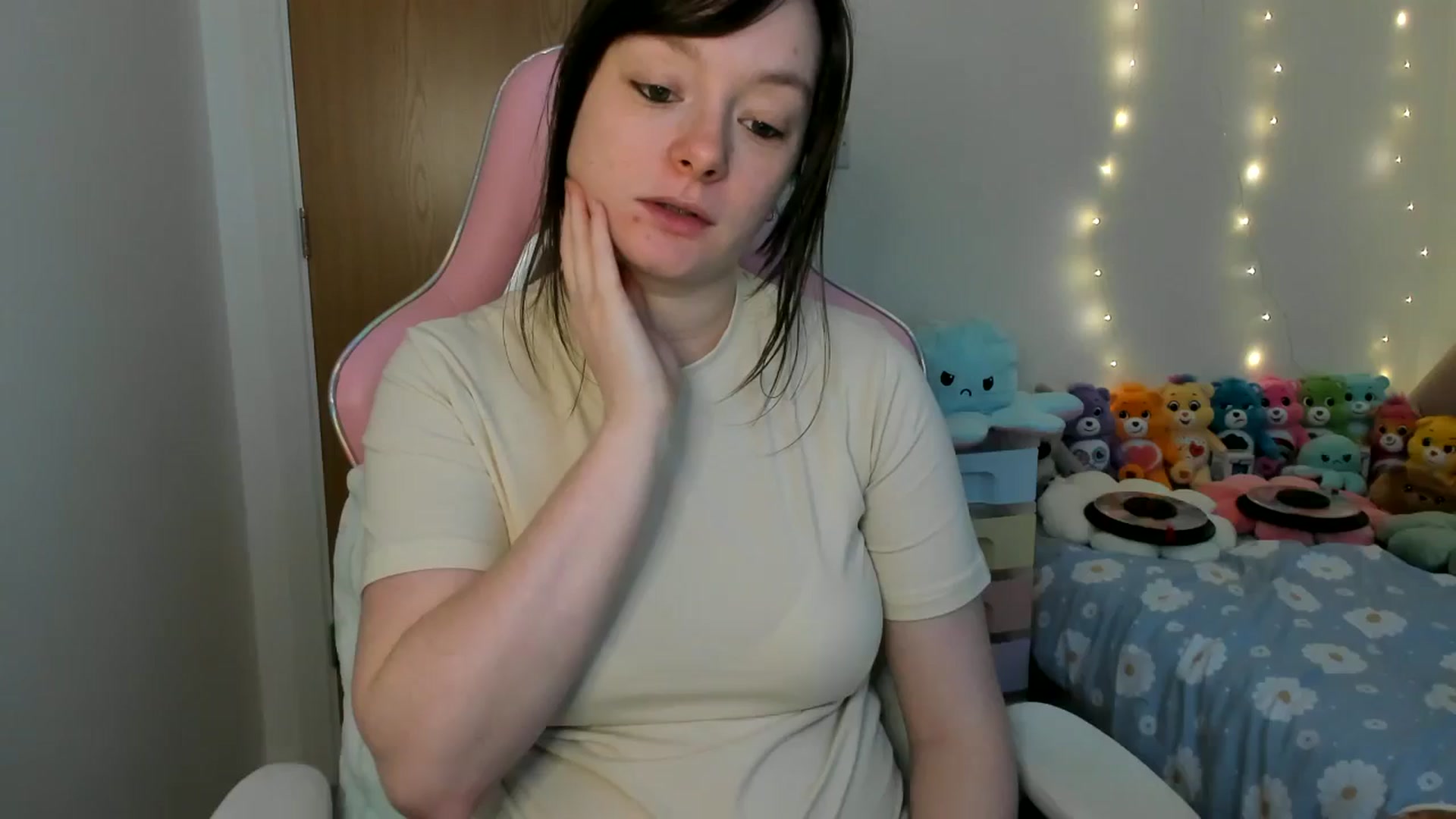 Gallery image thumbnail from JessieBear_'s myfreecams stream on, 01/06/2025, 17:50 image 2 of 20