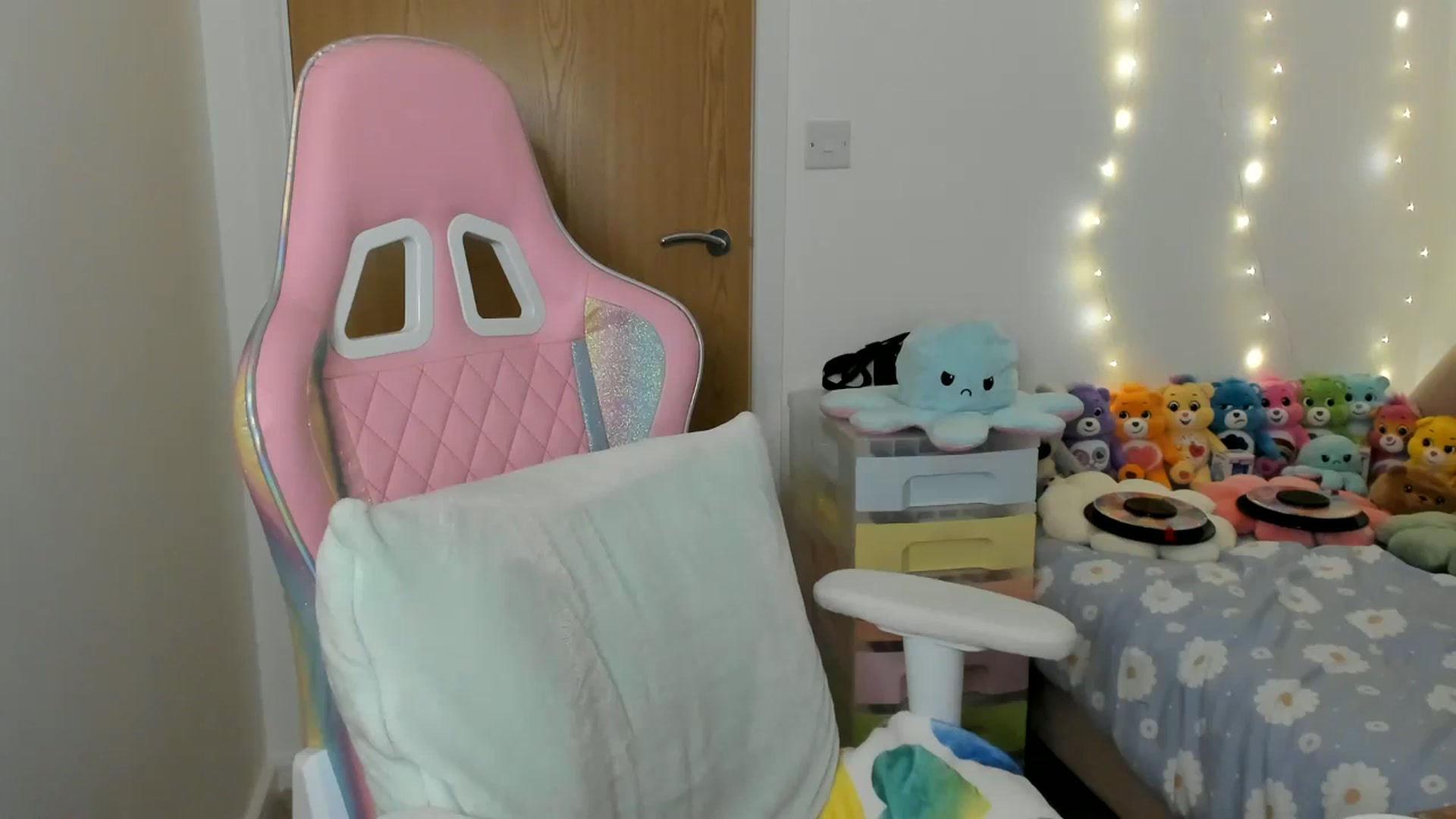 Gallery image thumbnail from JessieBear_'s myfreecams stream on, 01/06/2025, 17:50 image 18 of 20