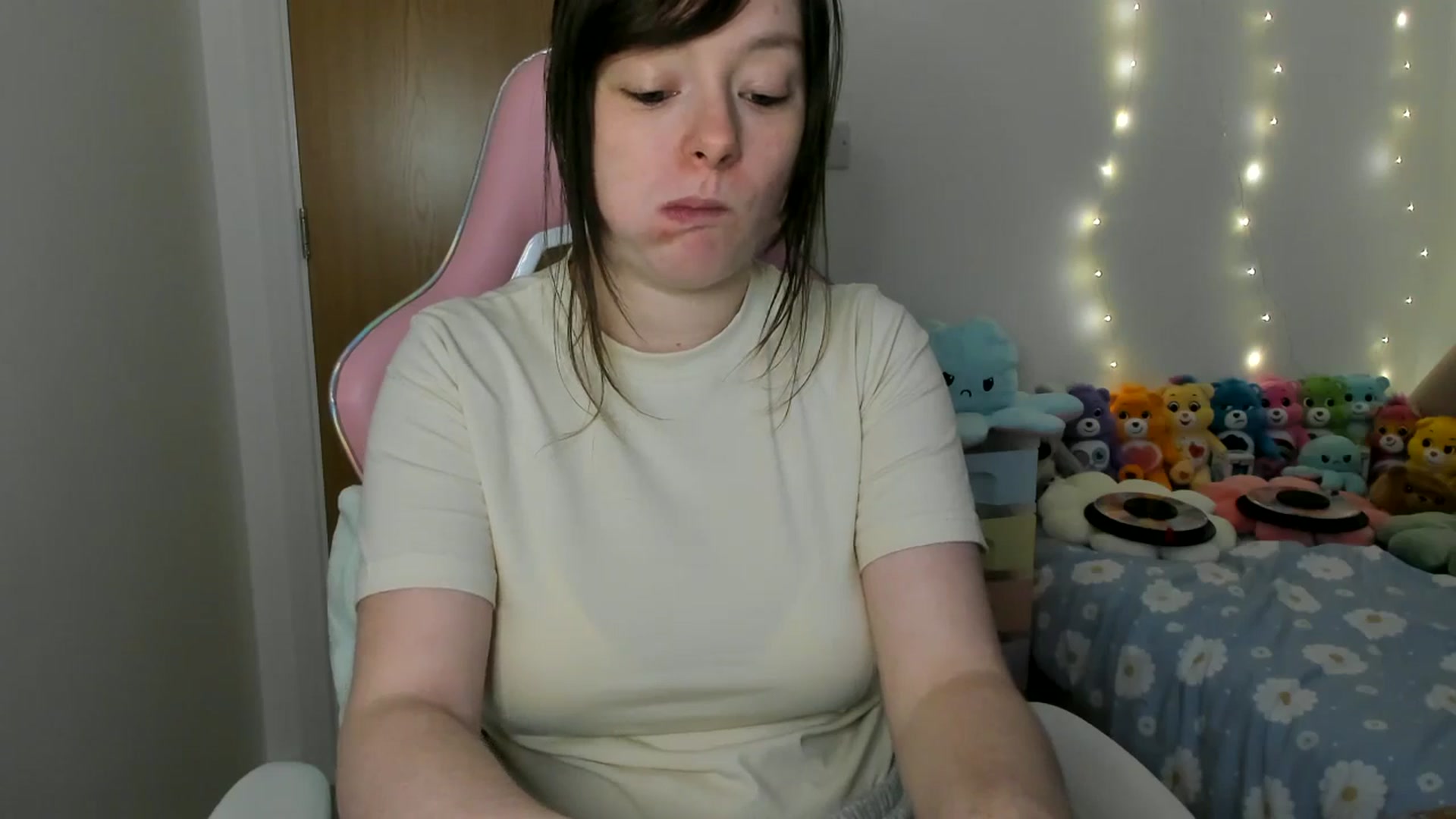 Gallery image thumbnail from JessieBear_'s myfreecams stream on, 01/06/2025, 17:50 image 7 of 20