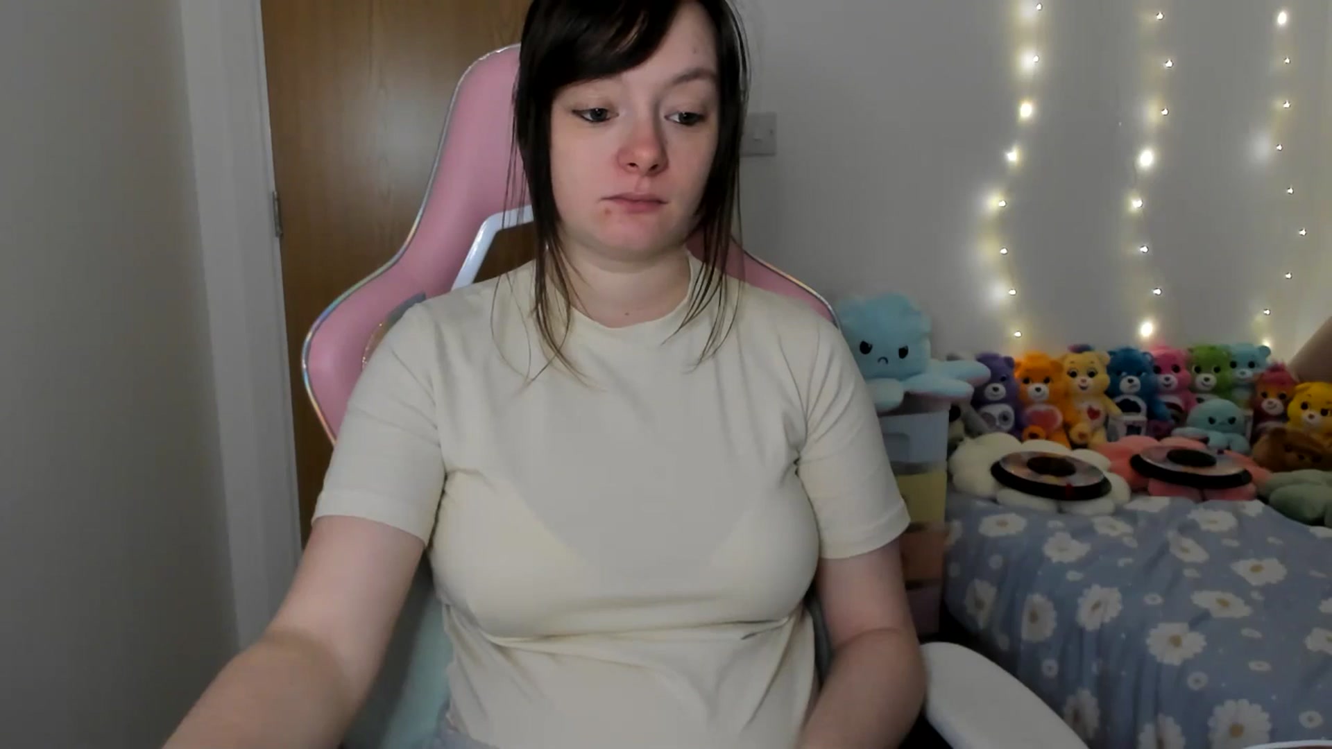 Gallery image thumbnail from JessieBear_'s myfreecams stream on, 01/06/2025, 17:50 image 13 of 20
