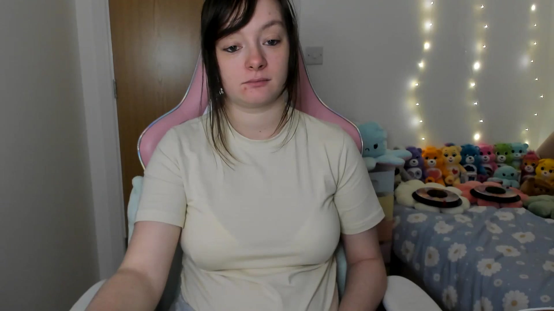 Gallery image thumbnail from JessieBear_'s myfreecams stream on, 01/06/2025, 17:50 image 16 of 20