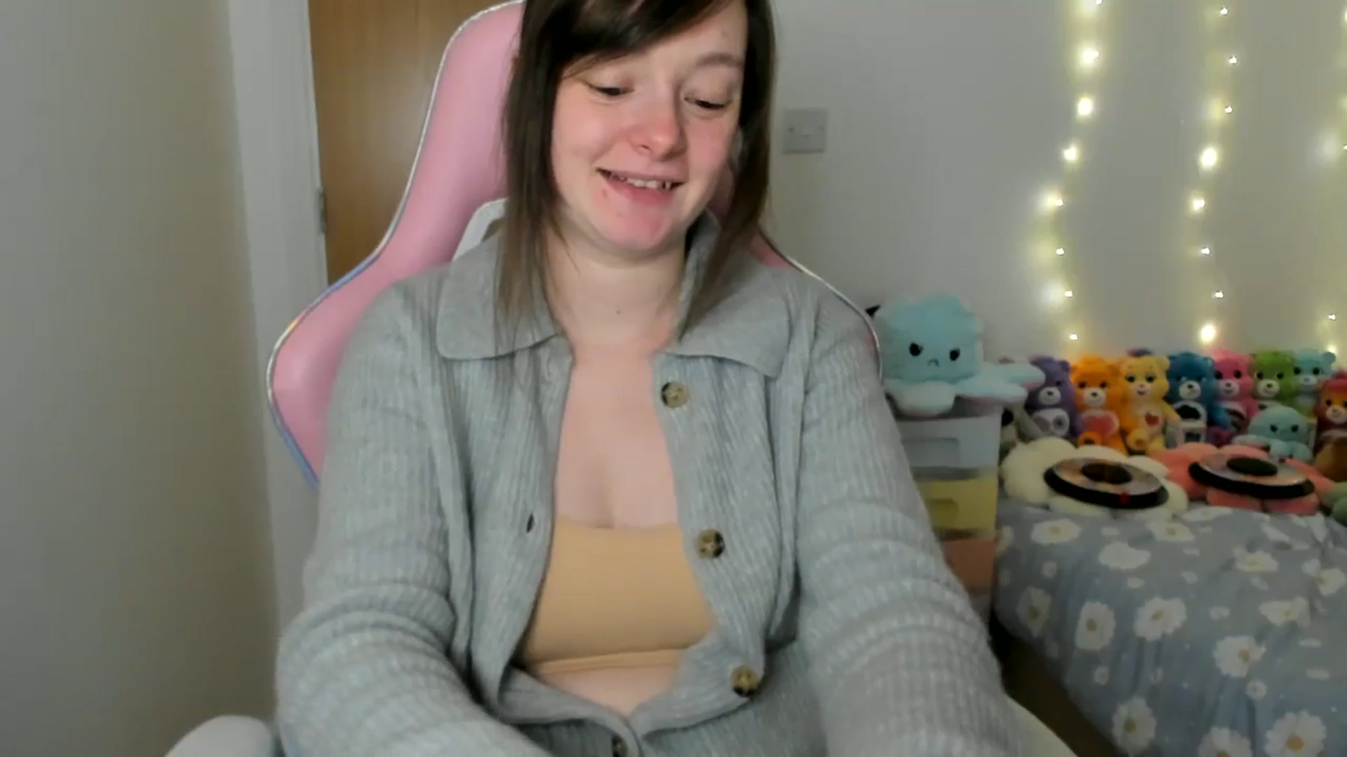 Gallery image thumbnail from JessieBear_'s myfreecams stream on, 01/07/2025, 17:51 image 14 of 20