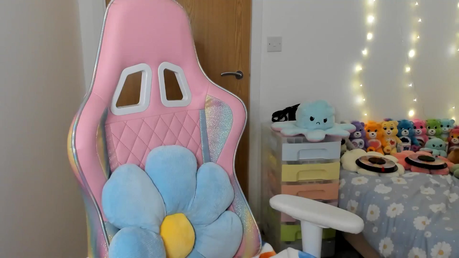 Gallery image thumbnail from JessieBear_'s myfreecams stream on, 01/07/2025, 17:51 image 11 of 20