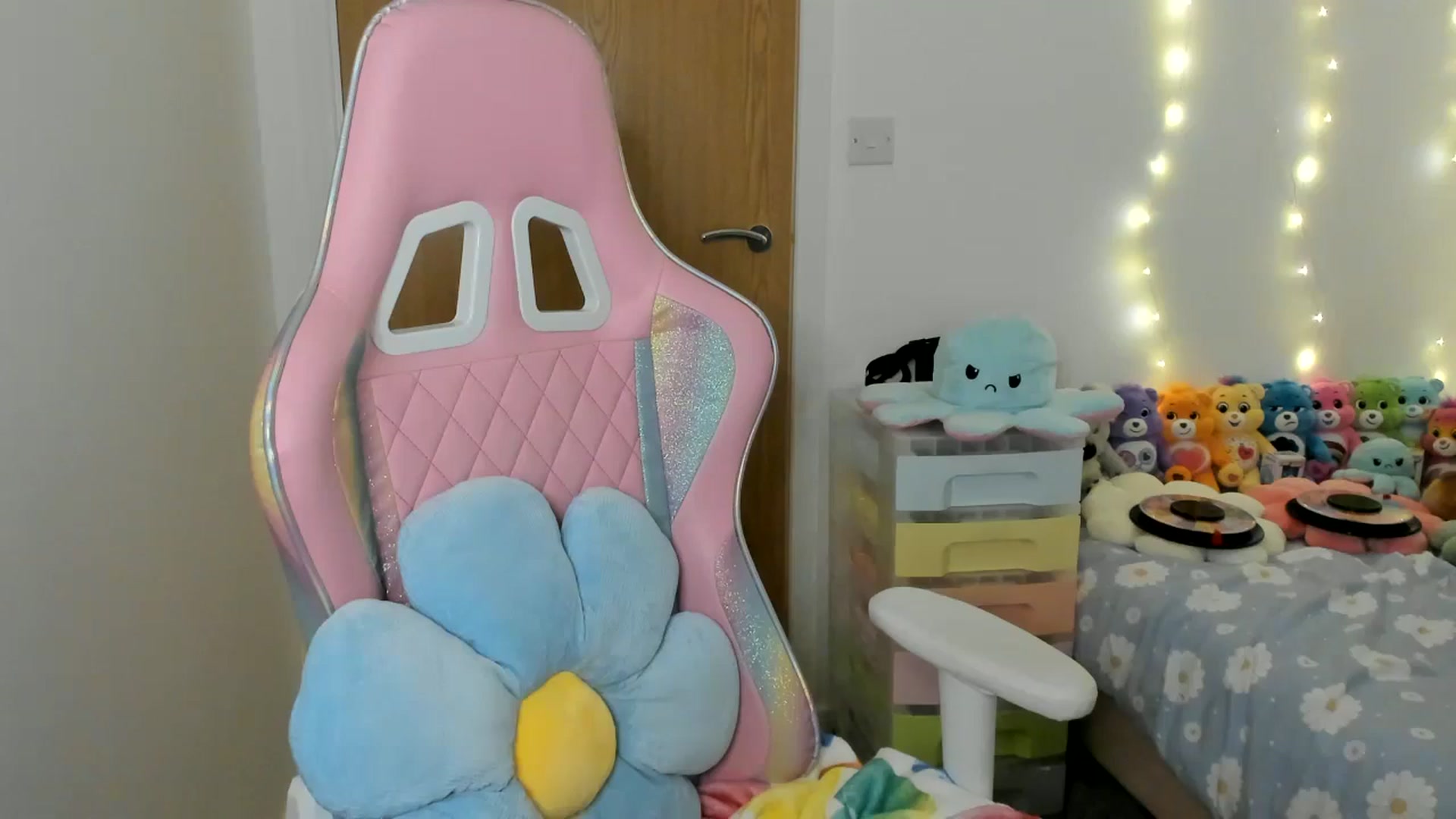 Gallery image thumbnail from JessieBear_'s myfreecams stream on, 01/09/2025, 17:31 image 17 of 20