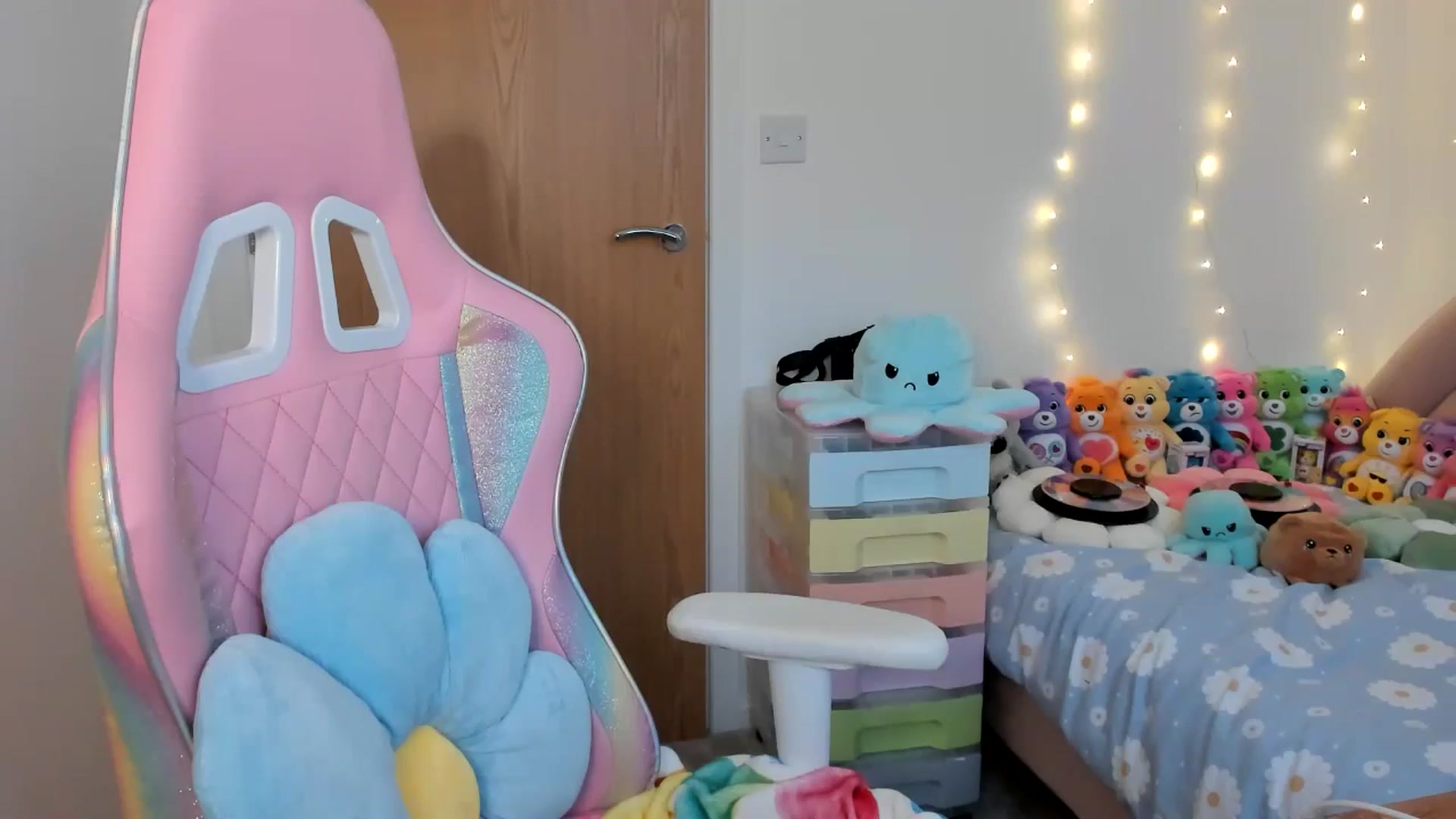 Gallery image thumbnail from JessieBear_'s myfreecams stream on, 01/10/2025, 16:20 image 17 of 20