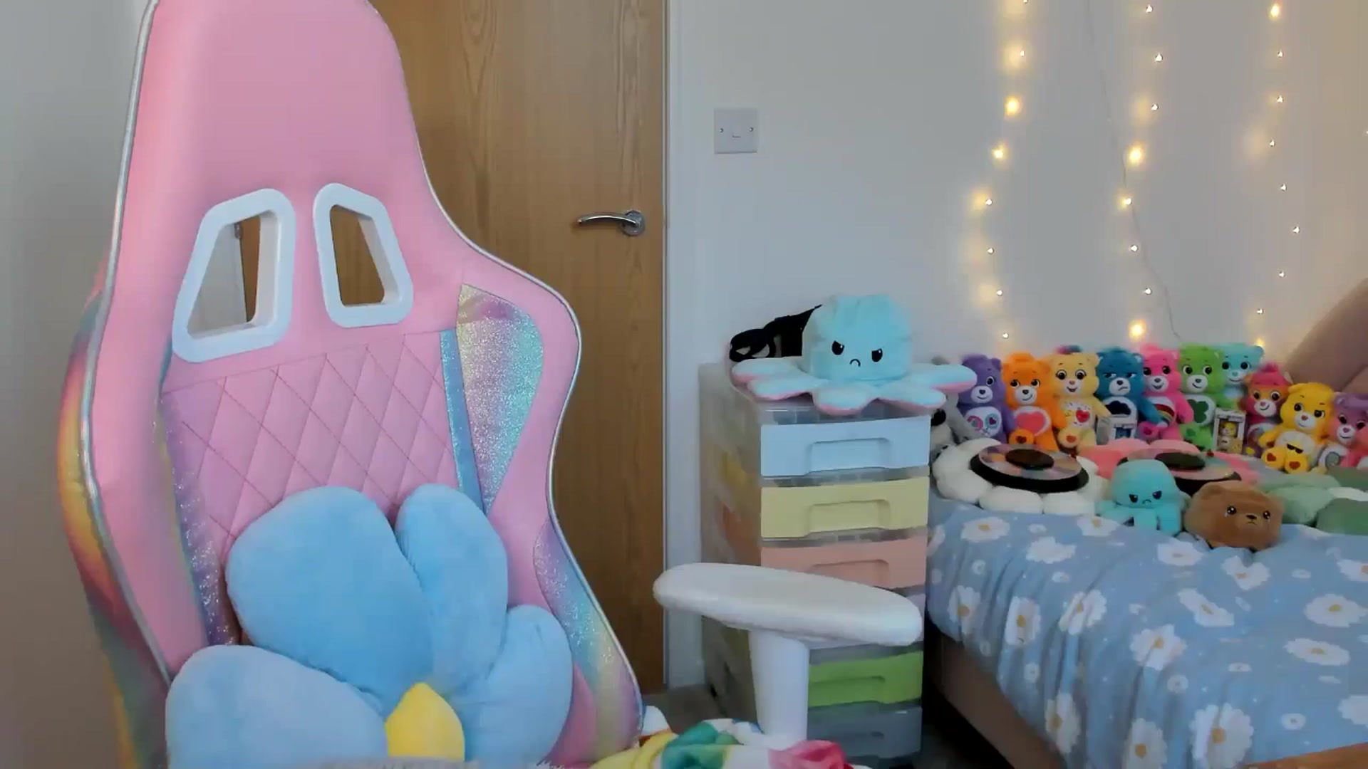 Gallery image thumbnail from JessieBear_'s myfreecams stream on, 01/10/2025, 16:20 image 7 of 20