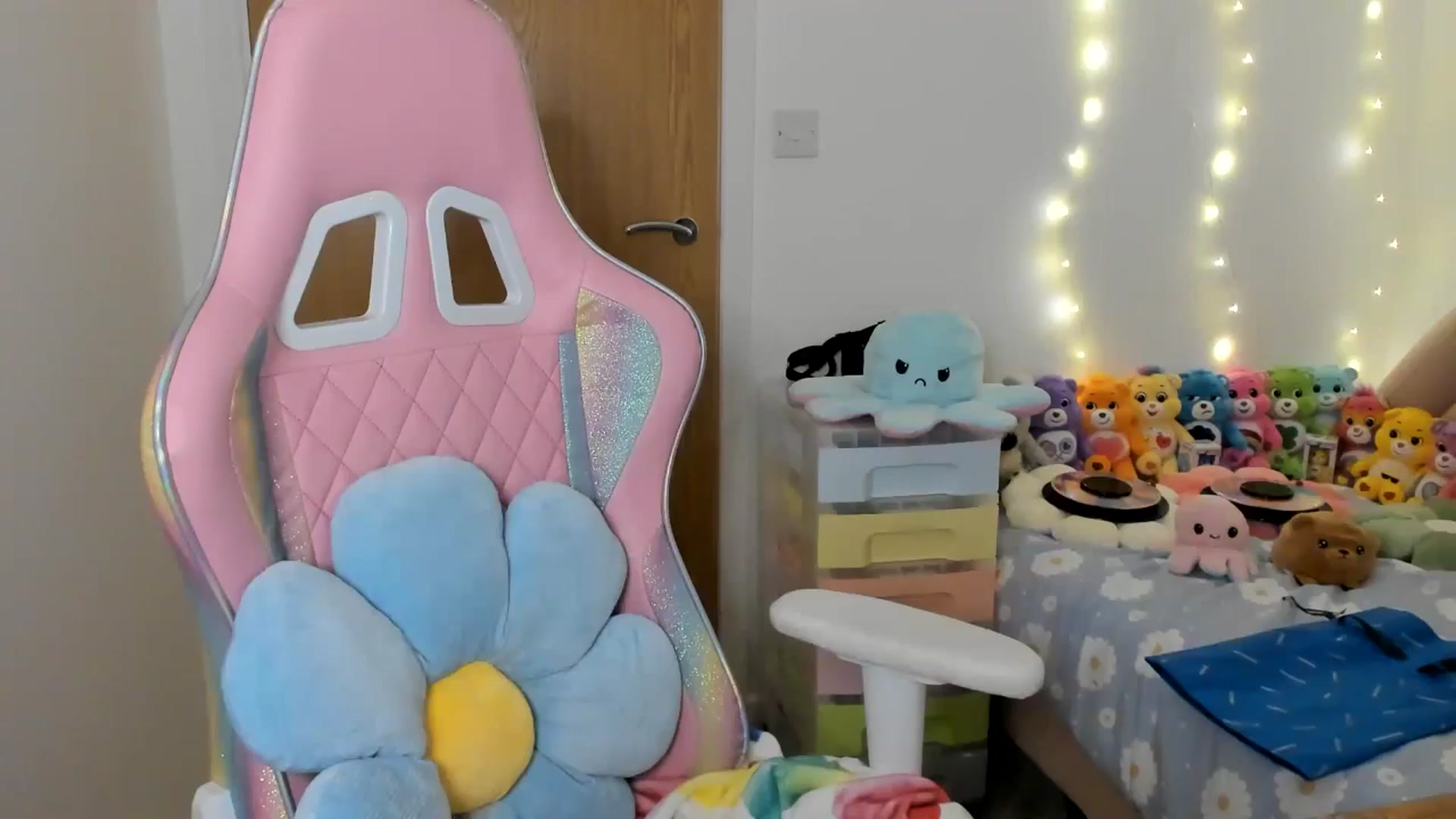 Gallery image thumbnail from JessieBear_'s myfreecams stream on, 01/10/2025, 16:56 image 15 of 20